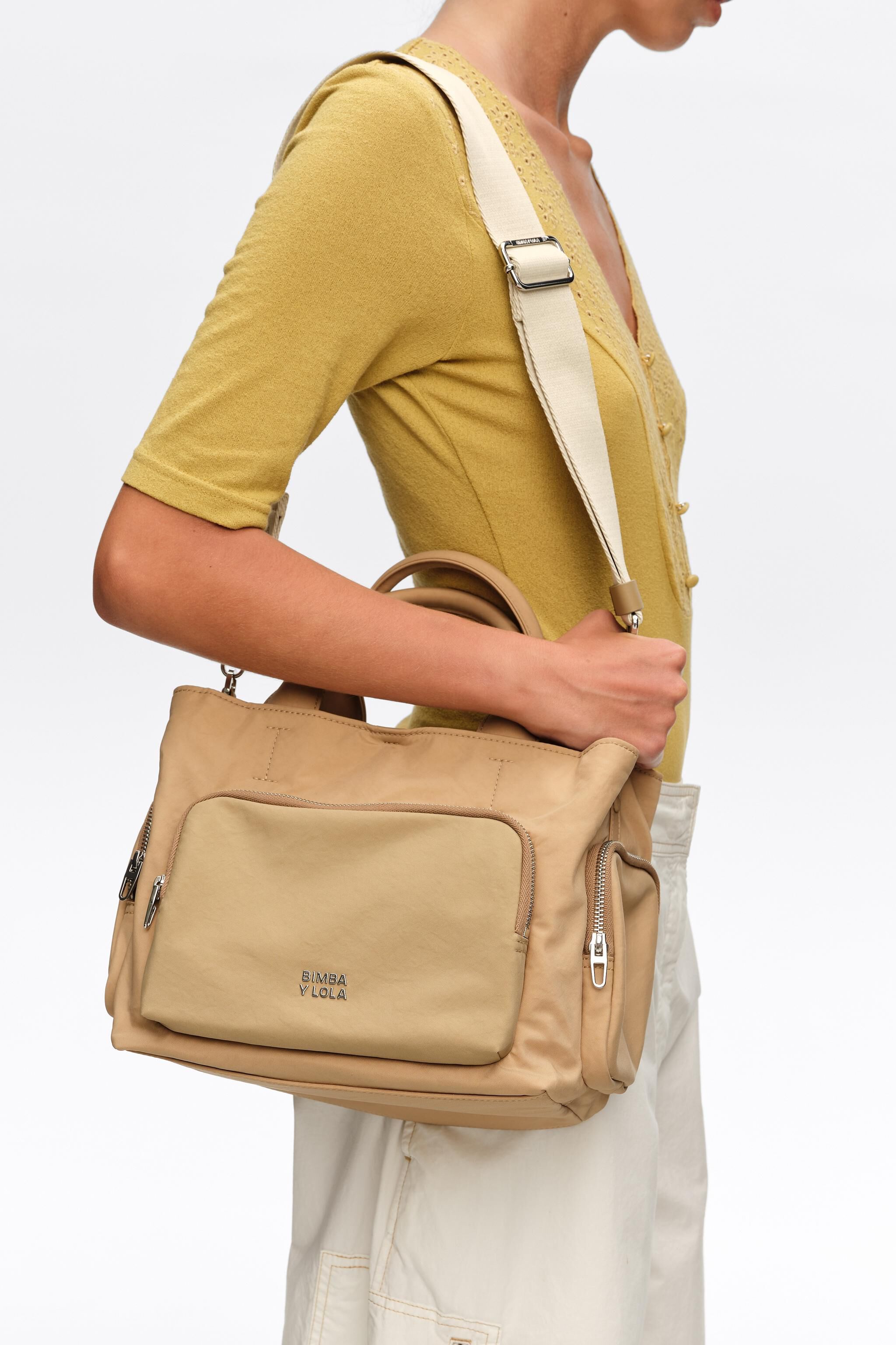 Bolso de bolsillo de nylon camel mediano