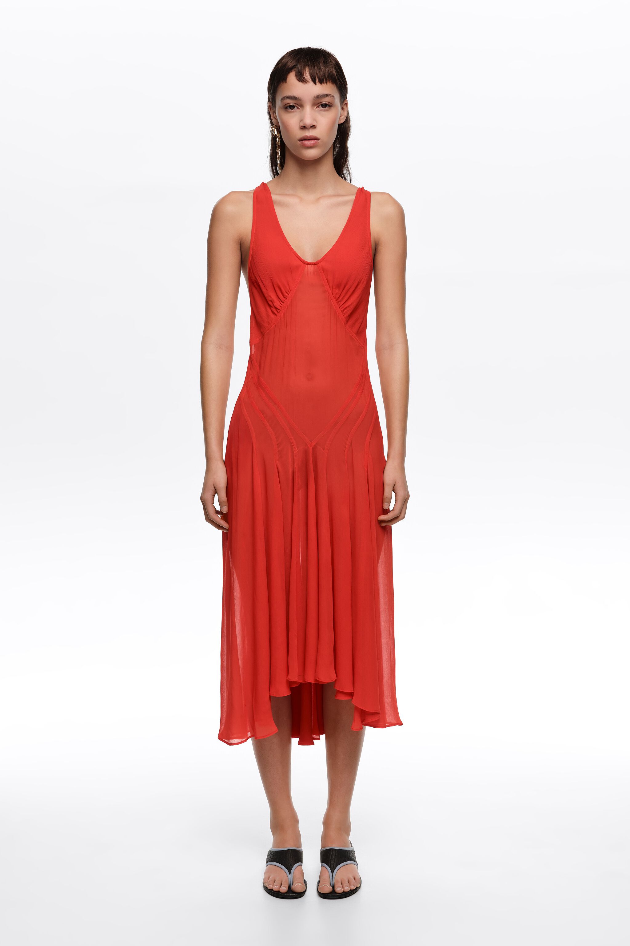 Vestido de fluido rojo con espalda cruzada