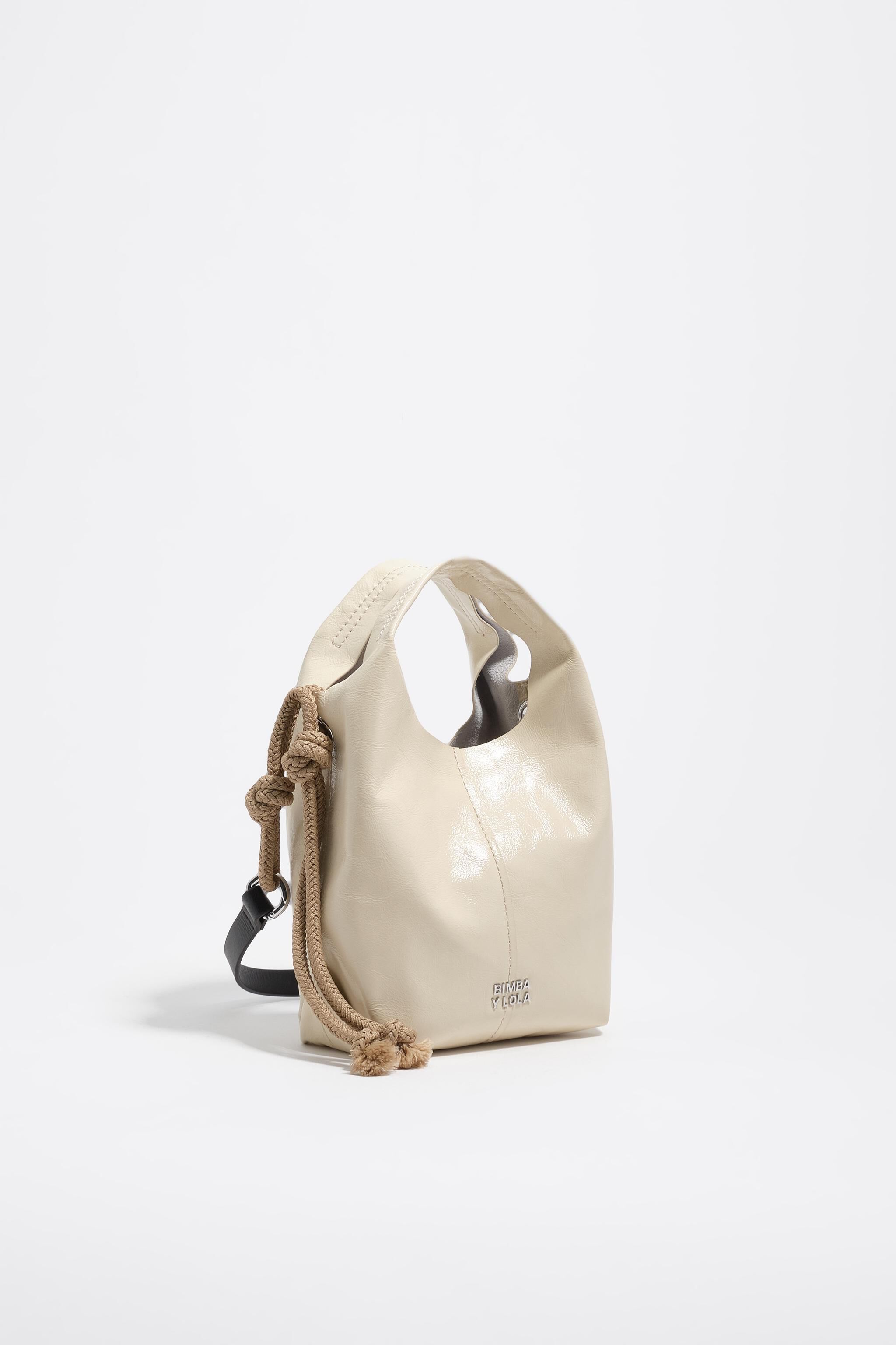 Bolso mini de cuero brillante