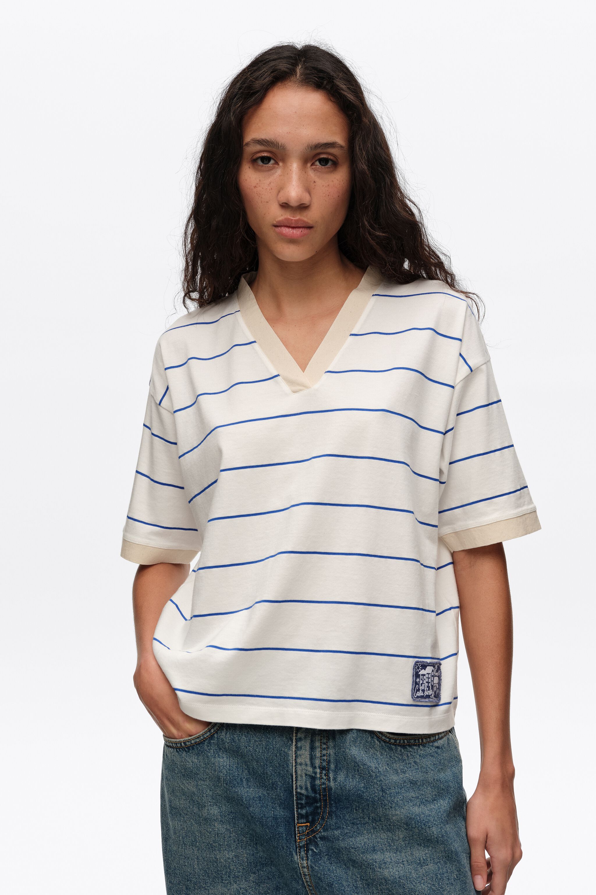 Camiseta de algodón con rayas blancas