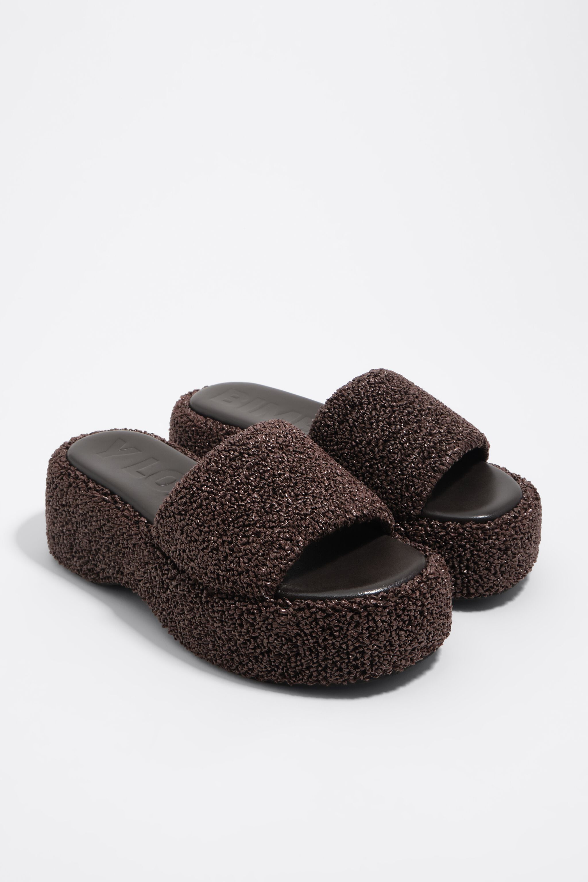 Sandal de plataforma con tela chocolate