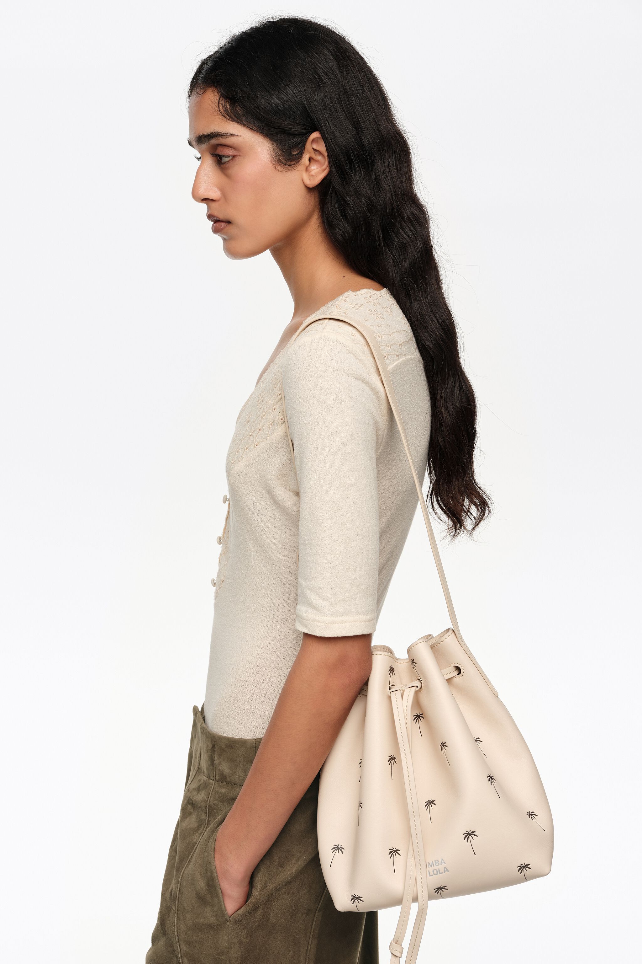 Bolso bandolera de cuero con estampado de palmeras Carlino