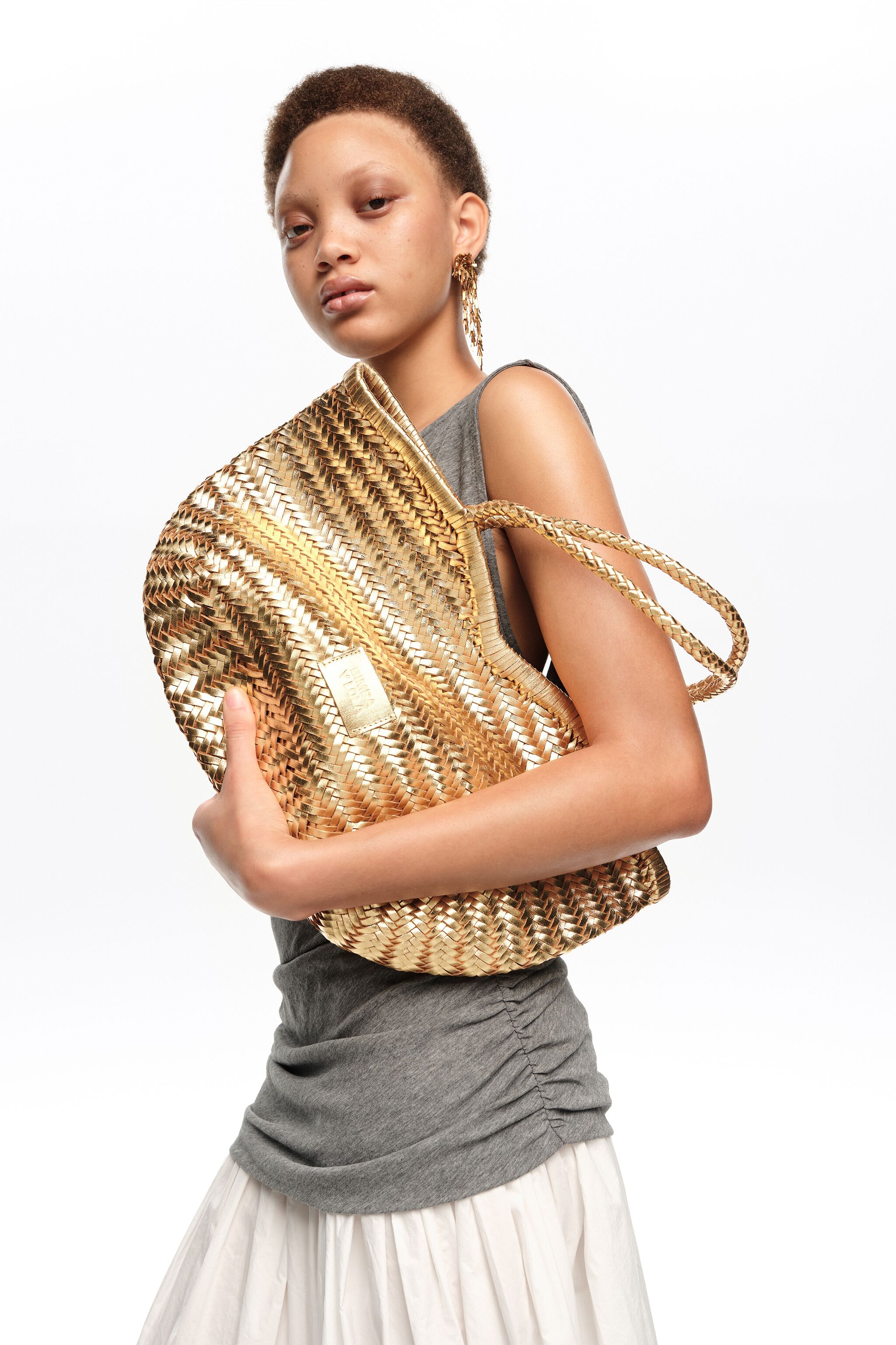 Bolso bandolera de cuero con trenza dorada