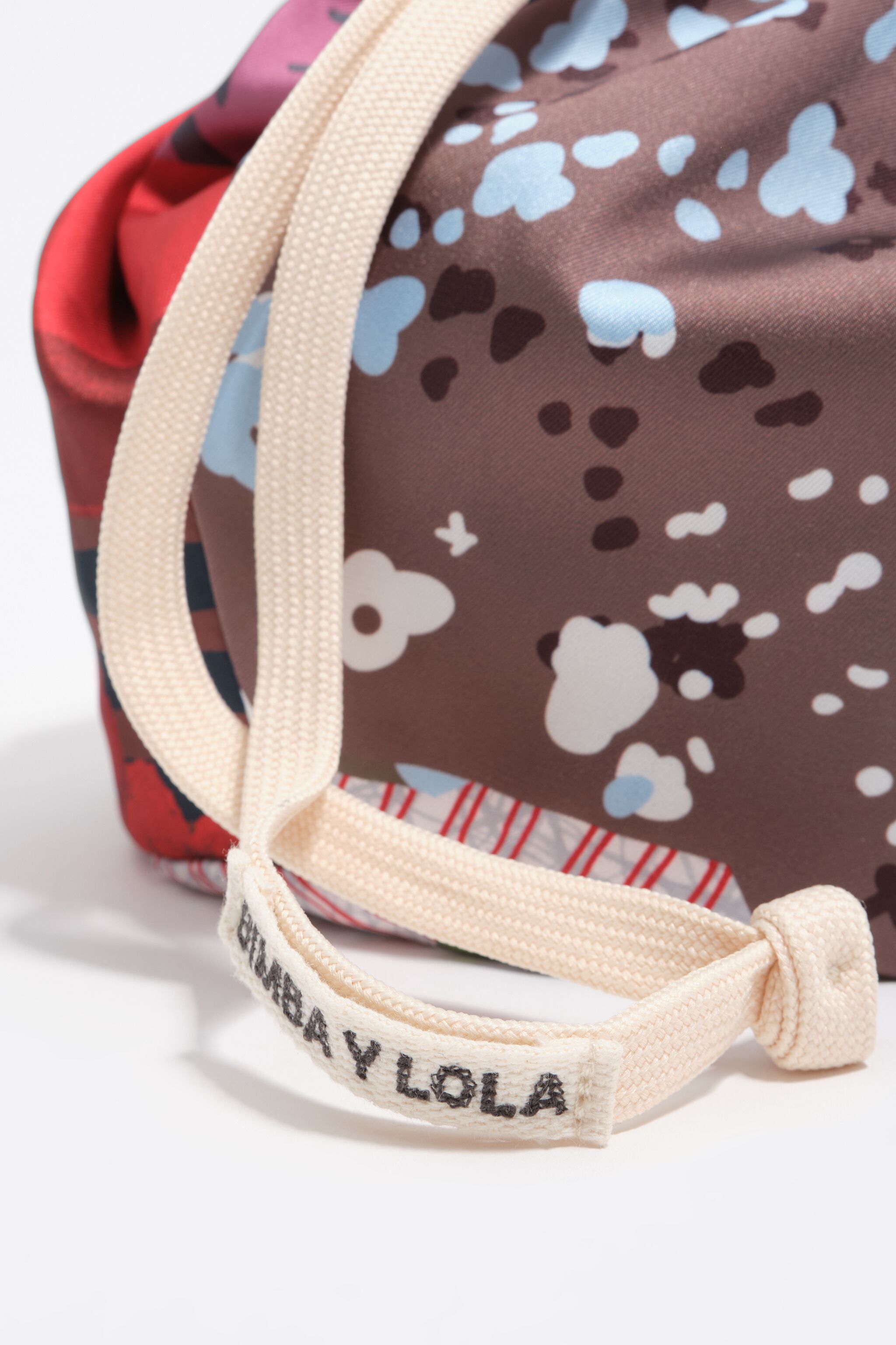 Bolsa tipo bolsillo con bufanda marrón
