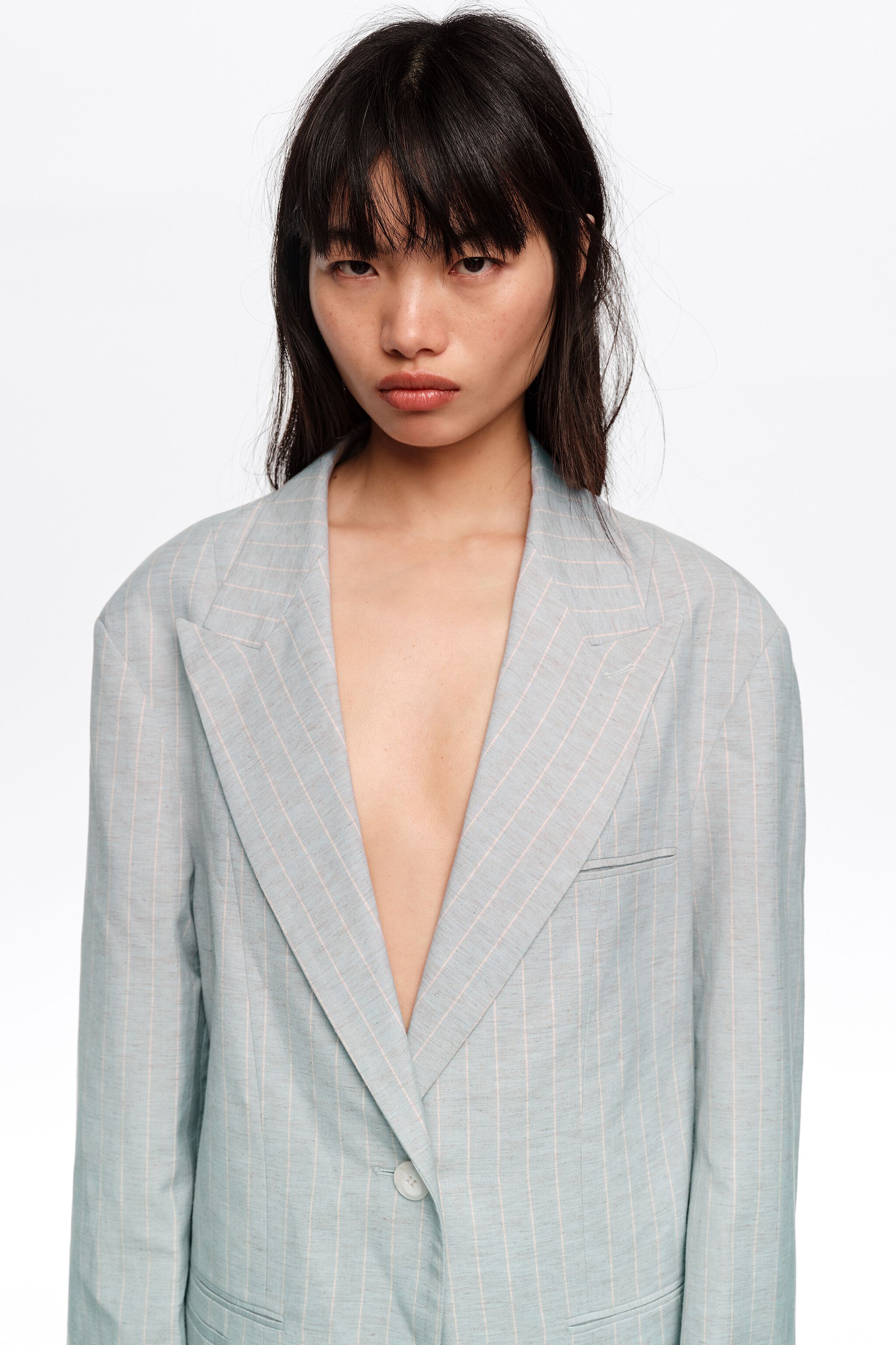Chaqueta entallada oversize de gris claro con rayas