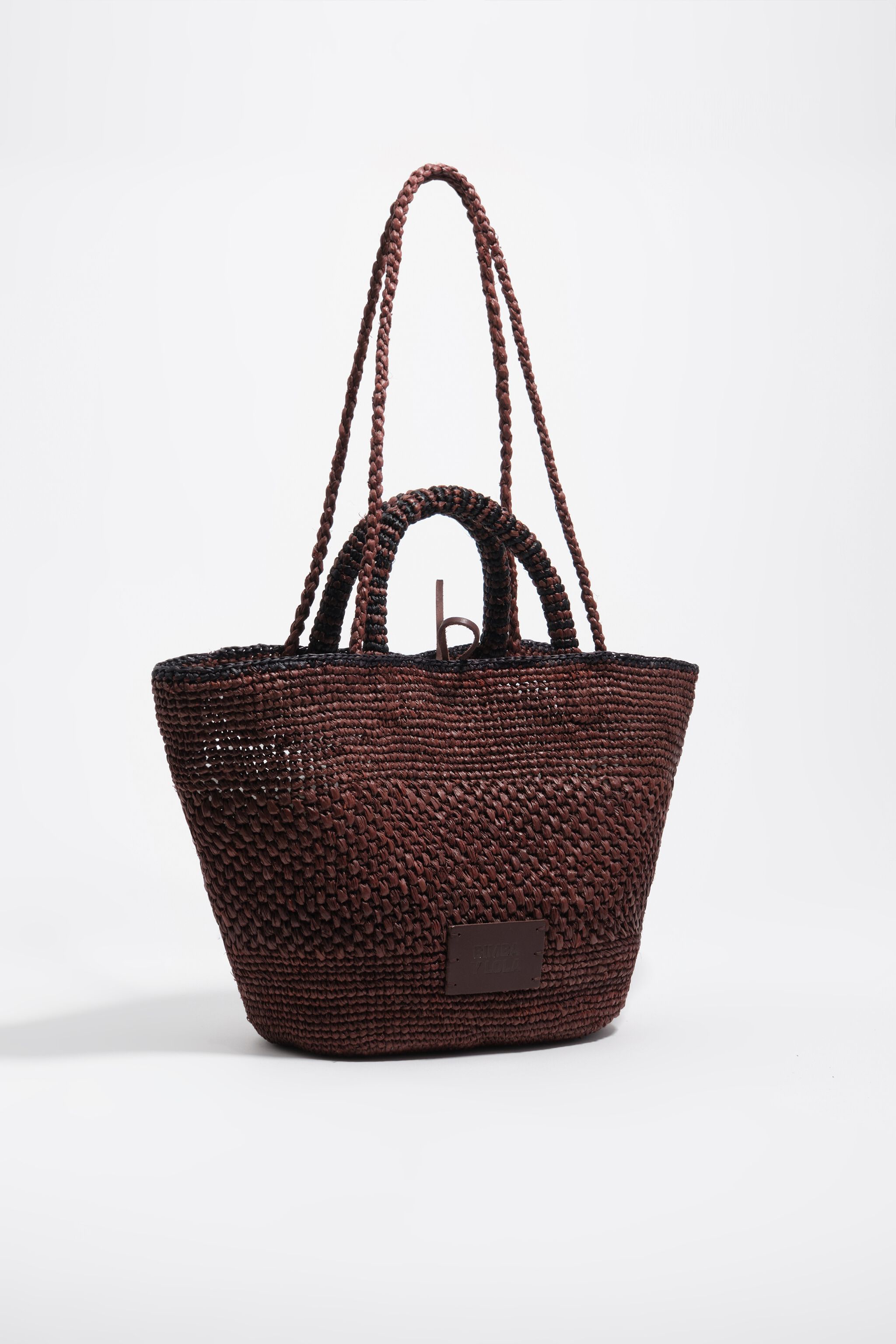 Bolso de rafia trenzado grande en tono nuez