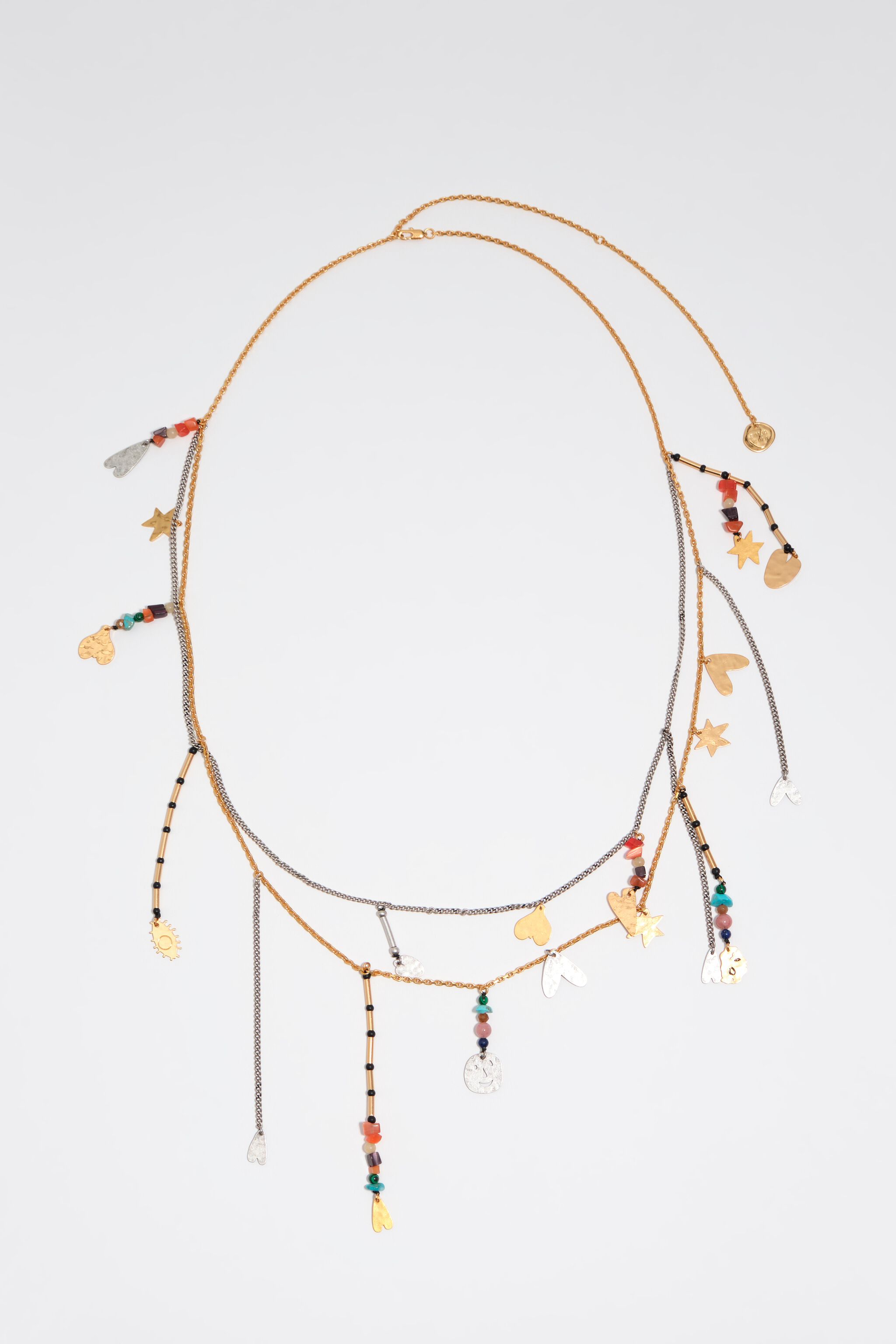 Collar con siluetas metálicas y piedras multicolor