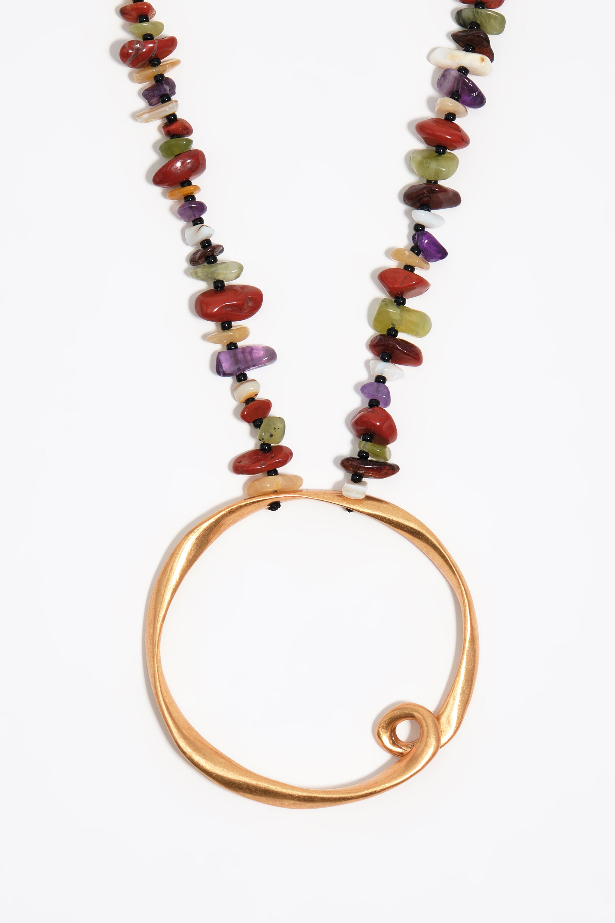 Collar de piedras mate dorado
