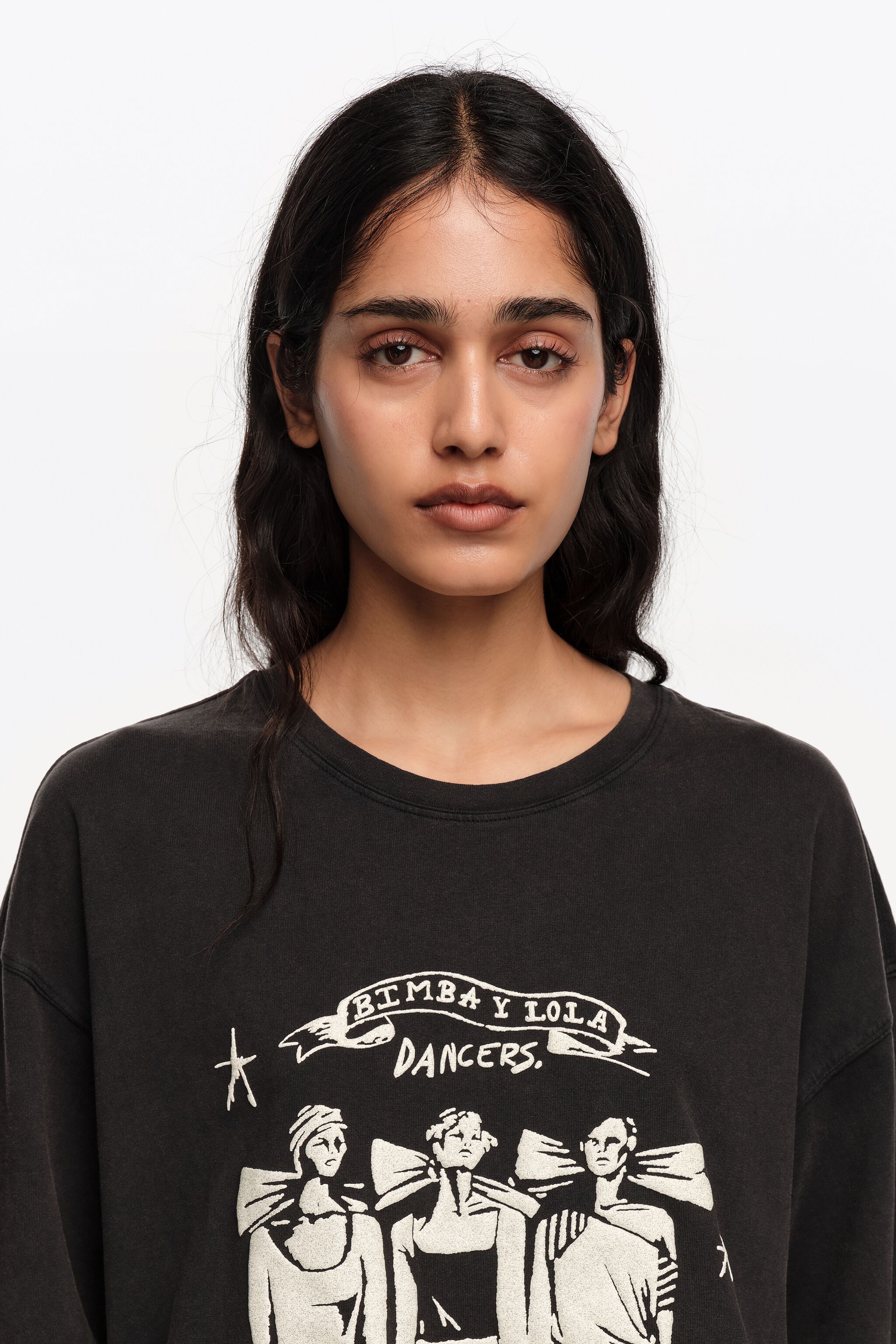 Camiseta de algodón orgánico con logo de Dancers lavada en negro