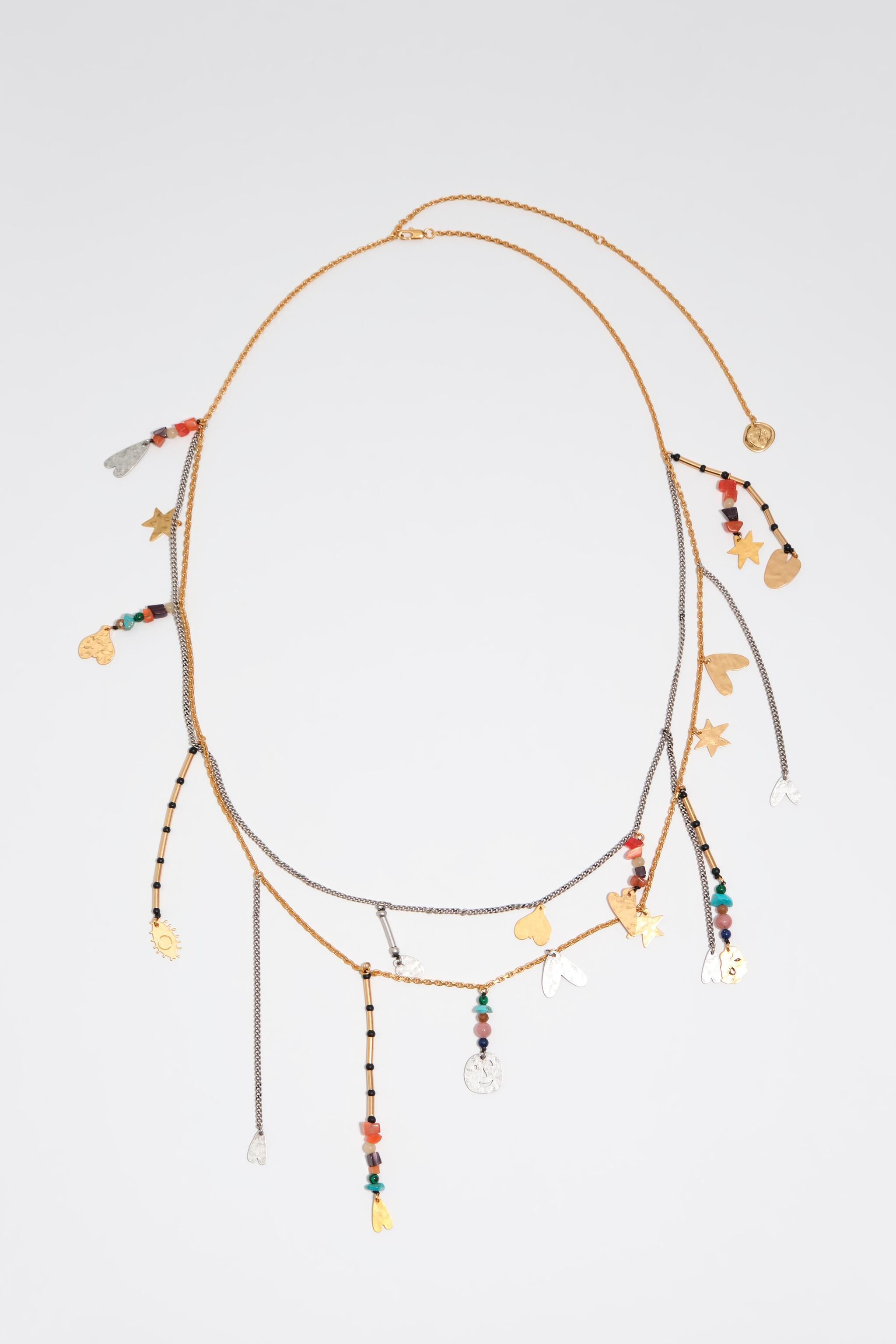 Collar con siluetas metálicas y piedras multicolor