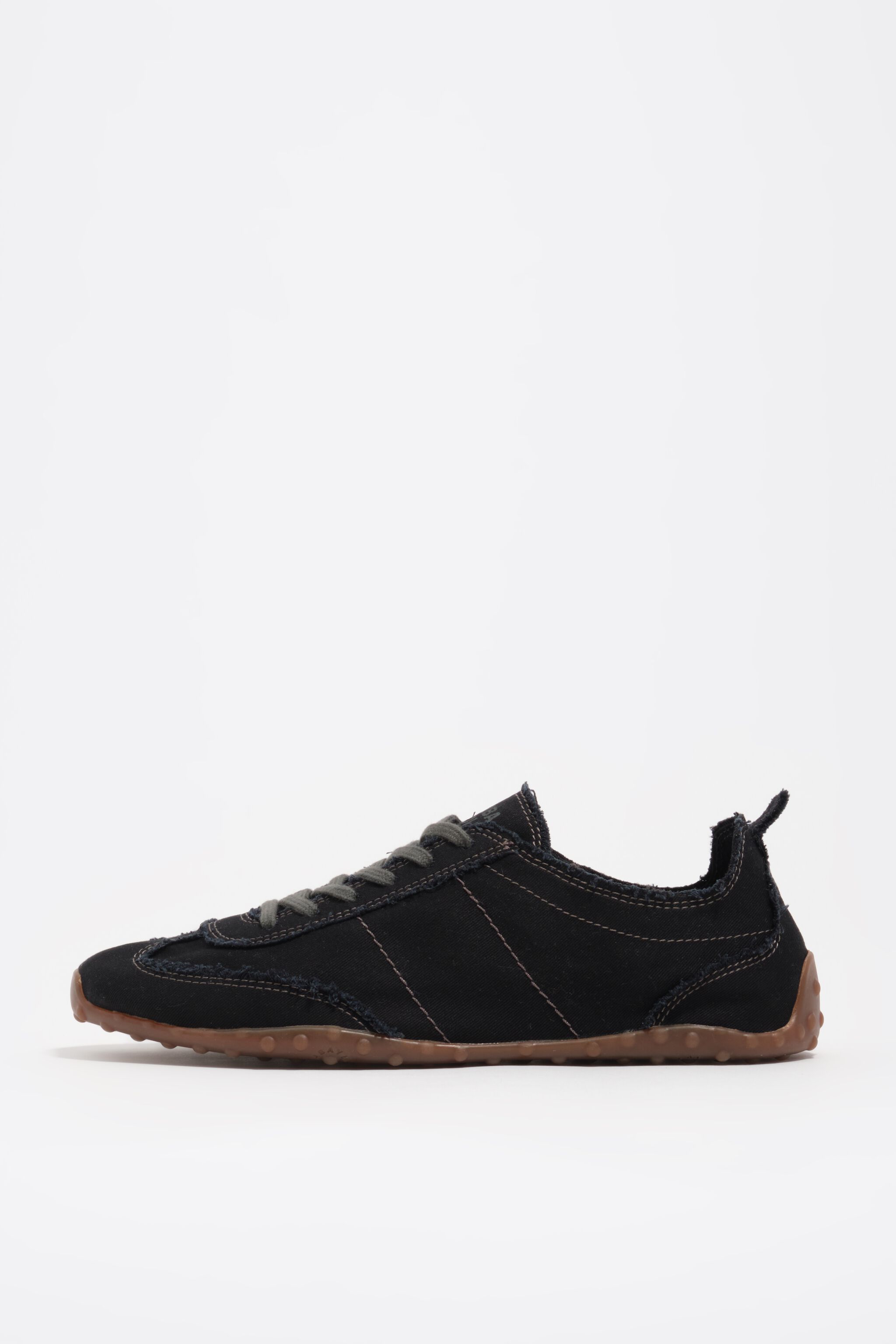 Zapatilla de tela negra 13 39