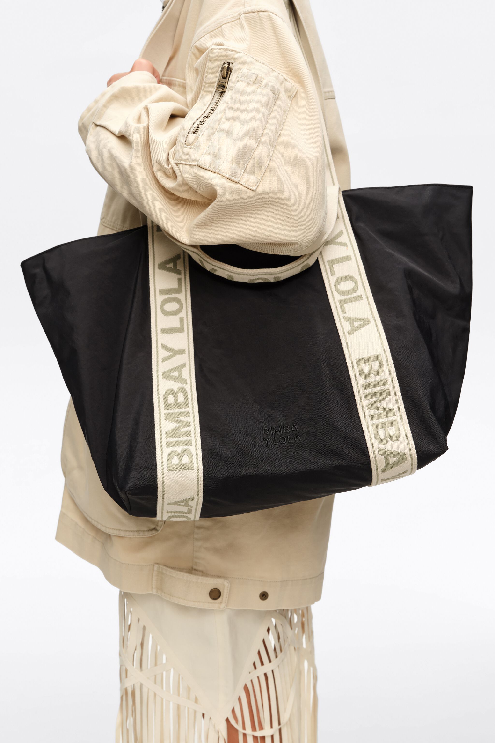 Bolso grande de nailon grafito