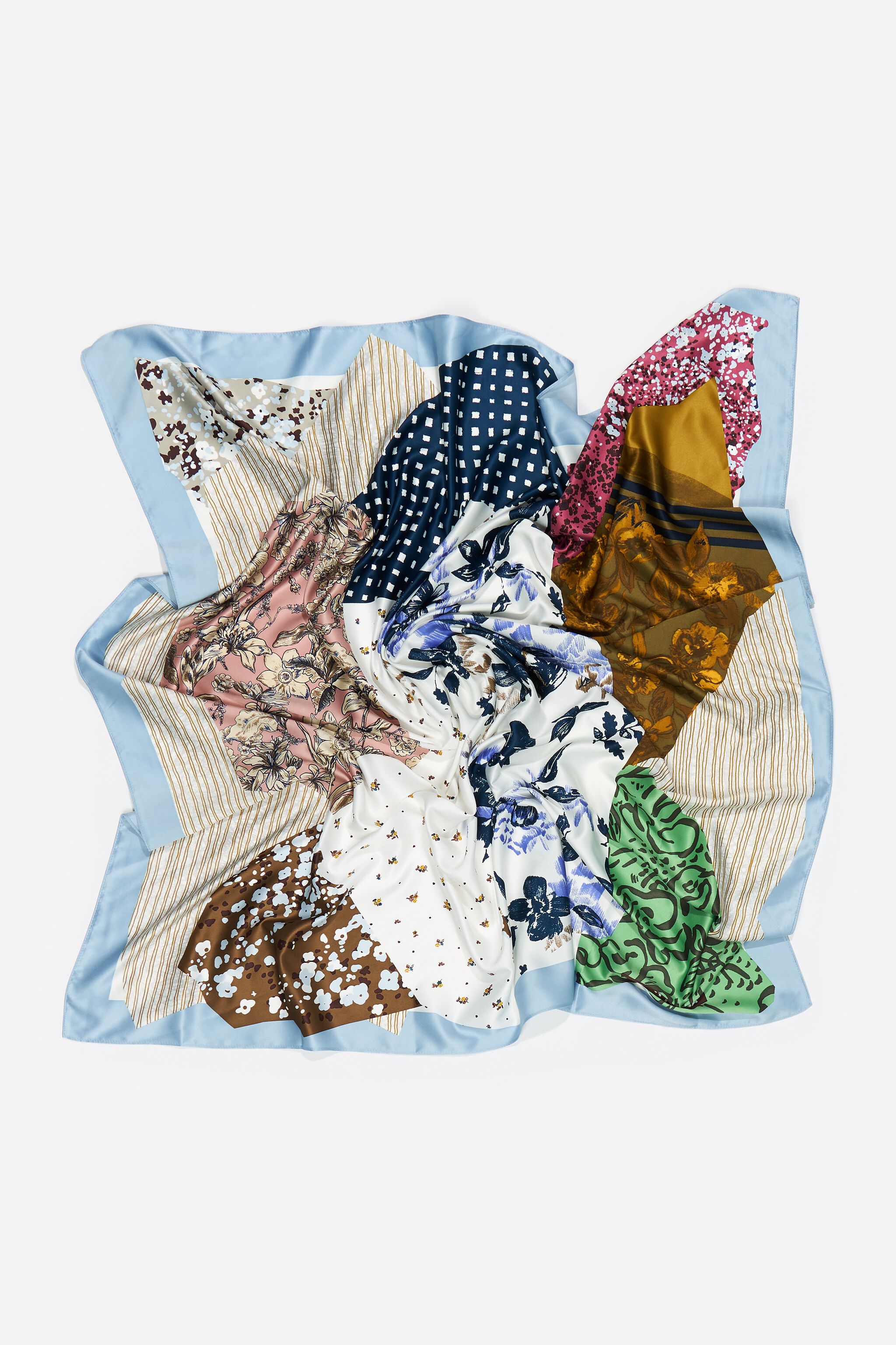 Pashmina con estampado de collage azul