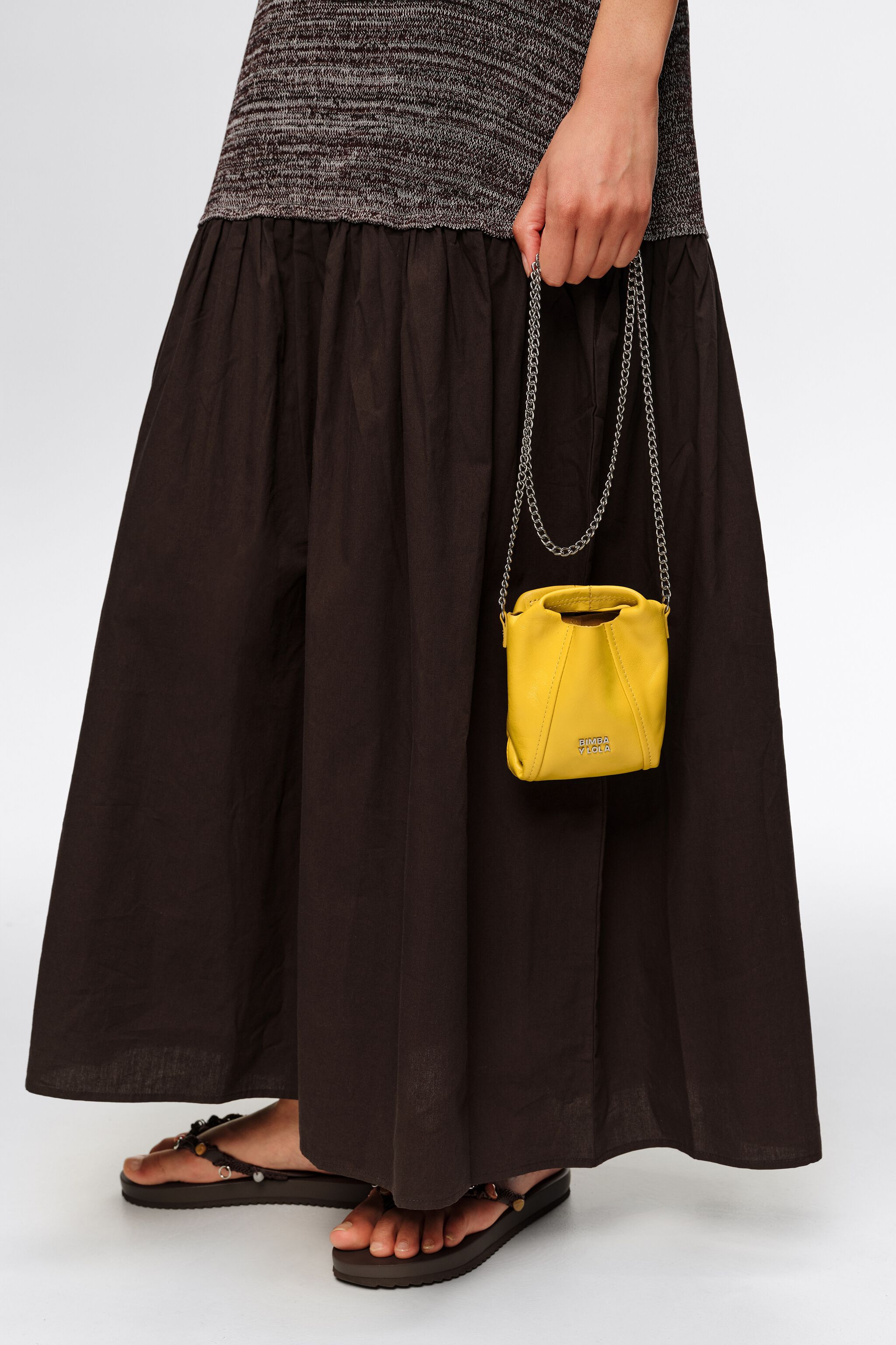 Bolso cruzado de cuero amarillo micro