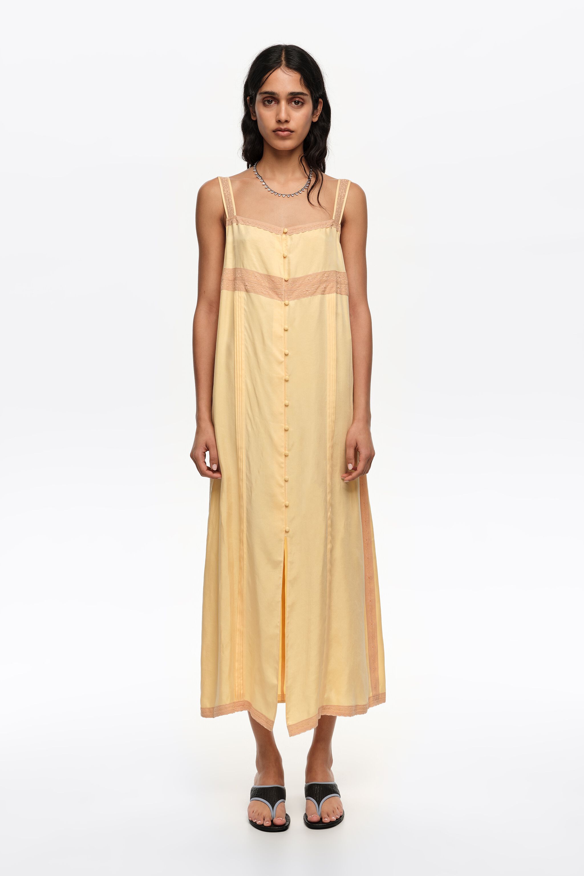 Vestido A-line amarillo con botones y encaje