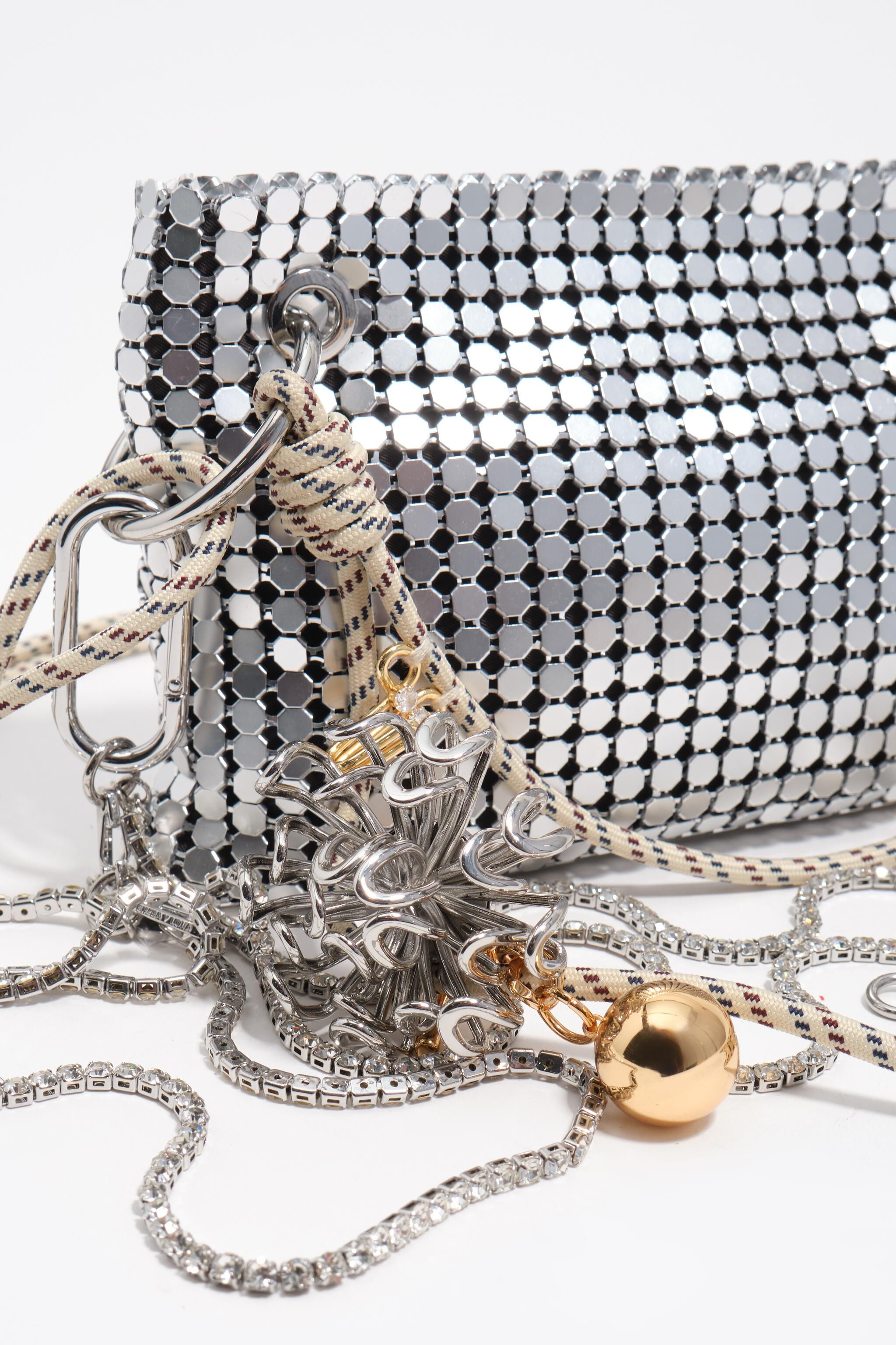 Bolso mini de malla metálica plateada