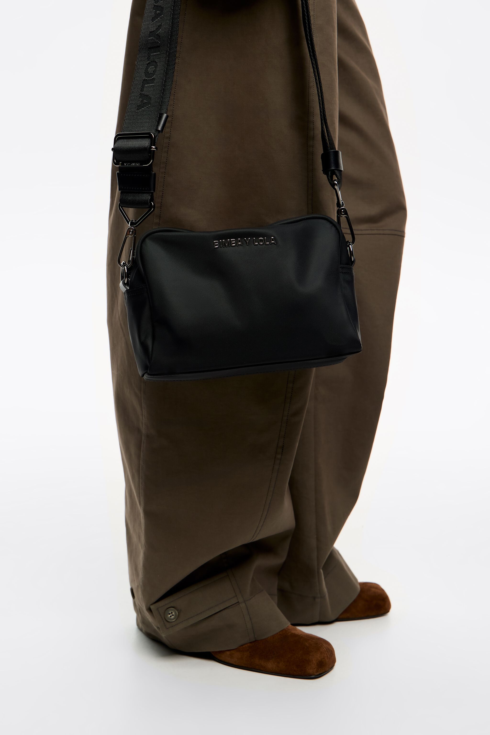 Bolso bandolera de nailon negro