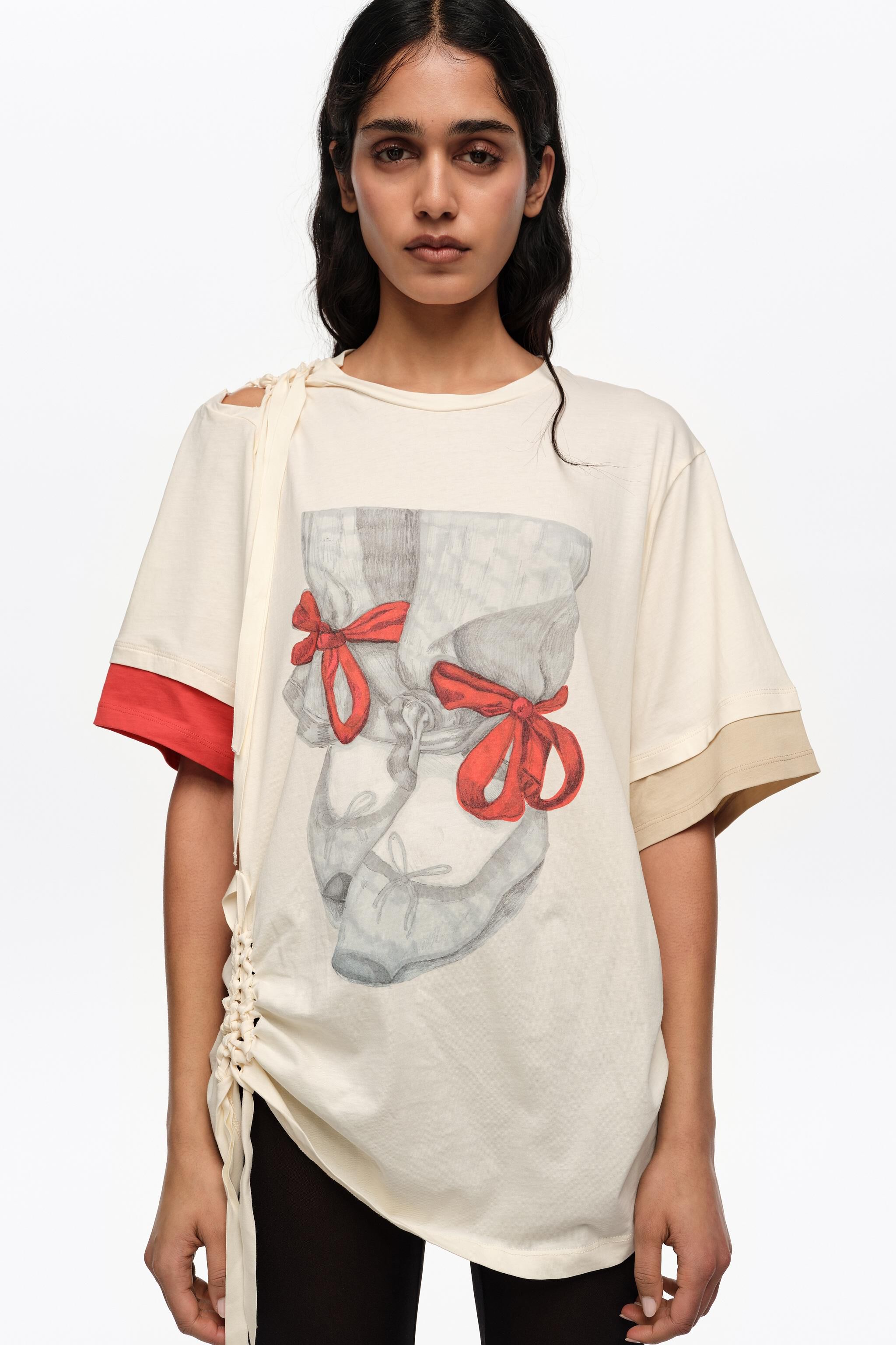 Camiseta con volantes con logo de bailarinas de vainilla