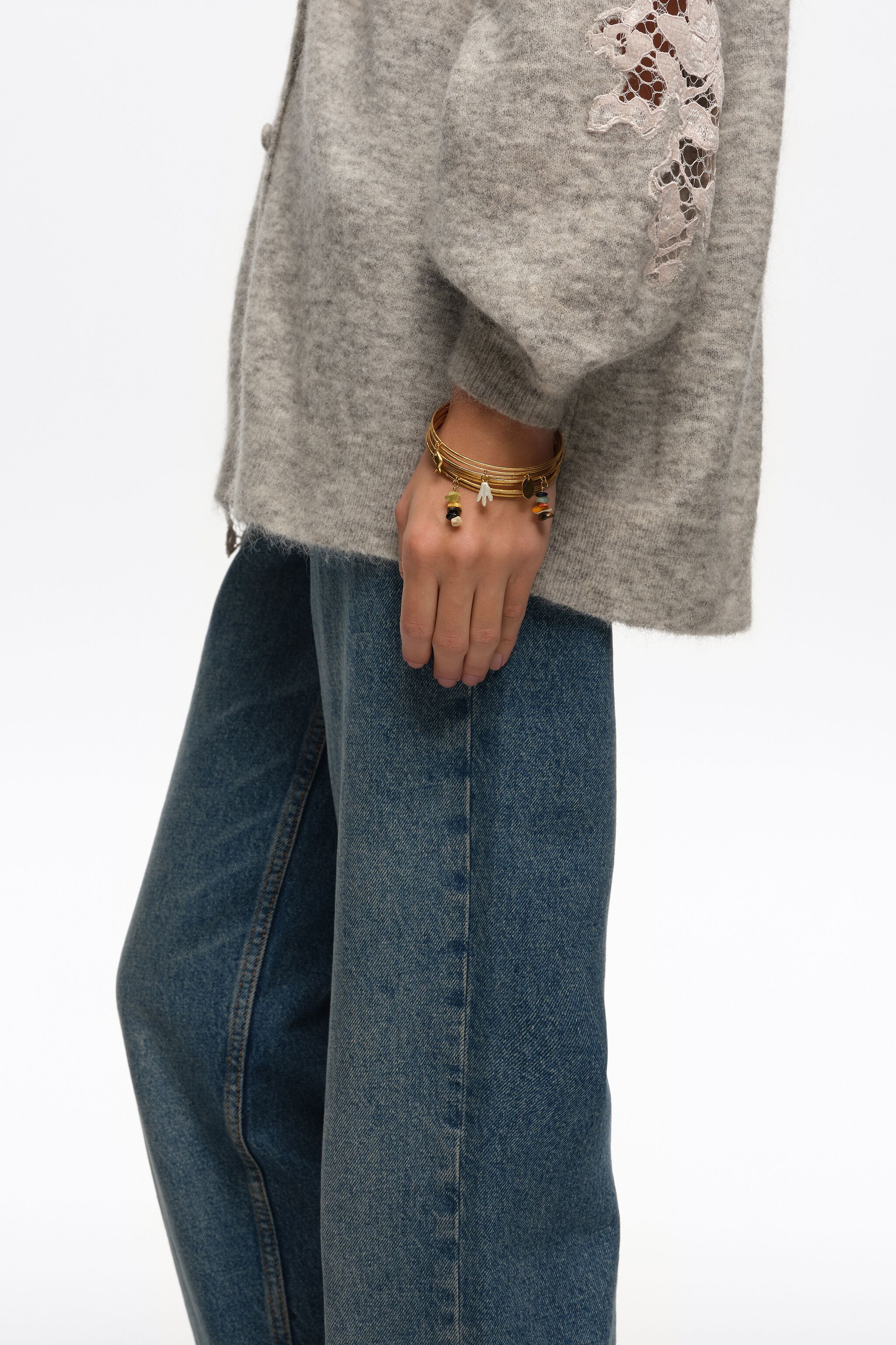 Pulsera con textura de piedras de oro envejecido