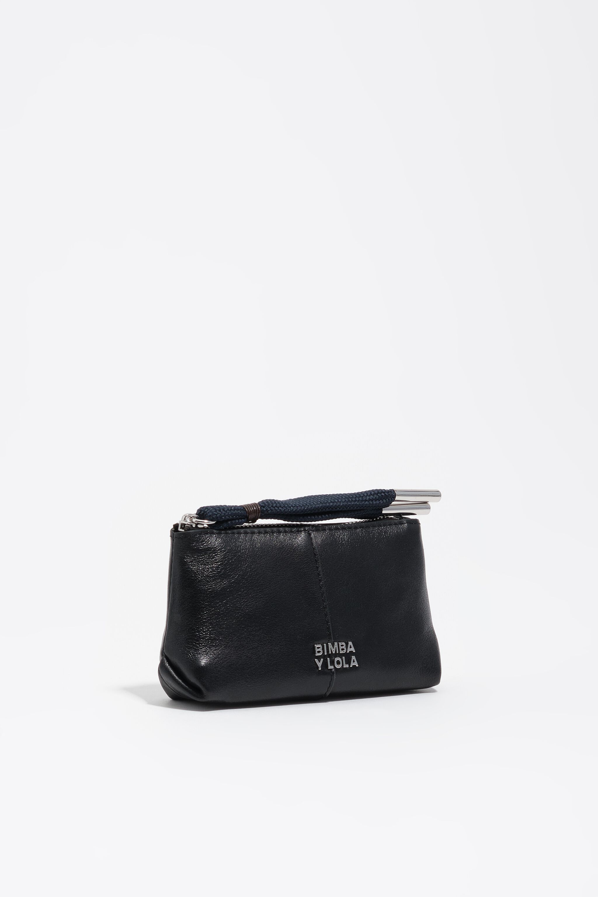 Monedero pequeño de cuero negro