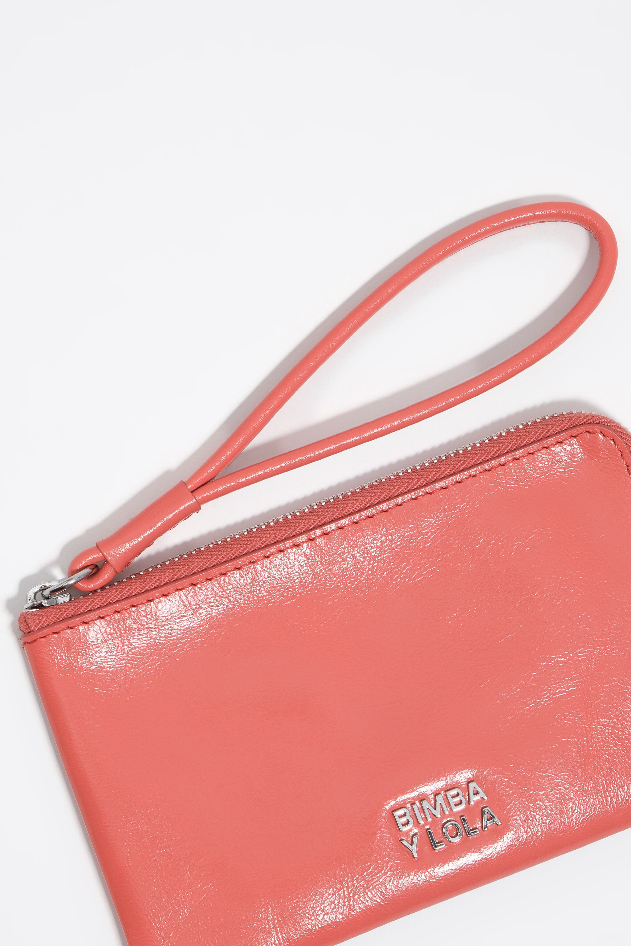 Monedero de cuero coral