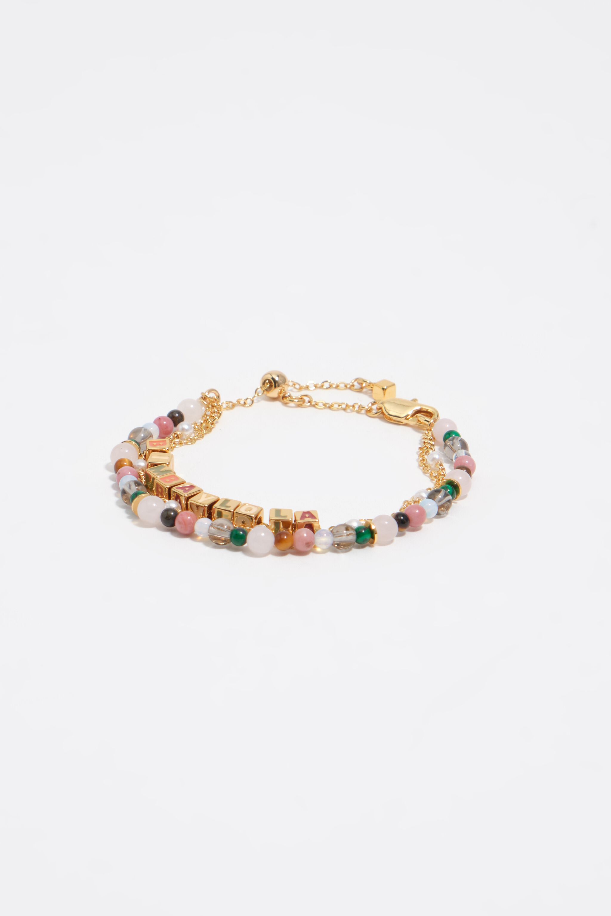 Pulsera de cadena triple con piedras multicolor y logotipo