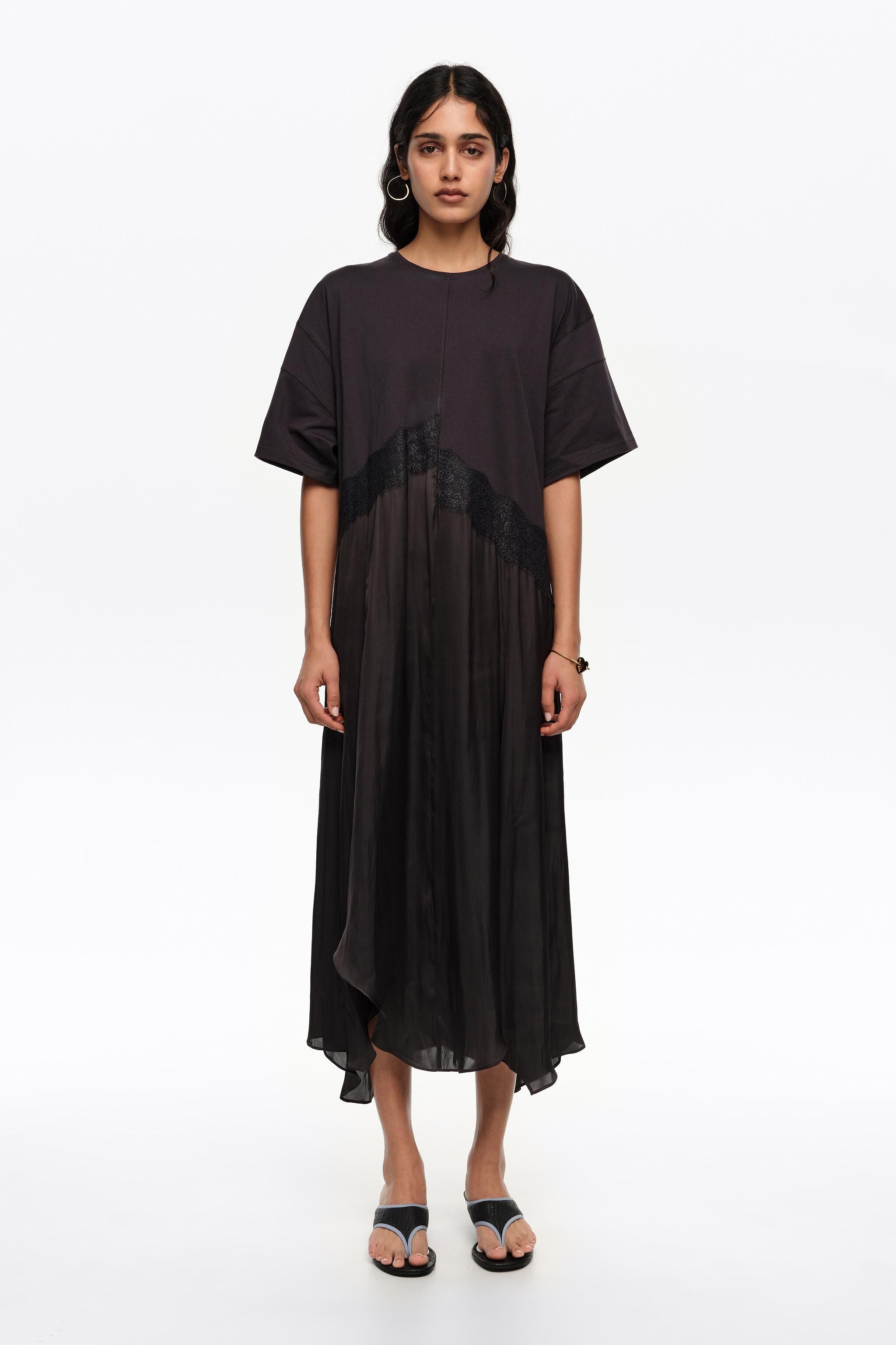 Vestido asimétrico de dos materiales negro