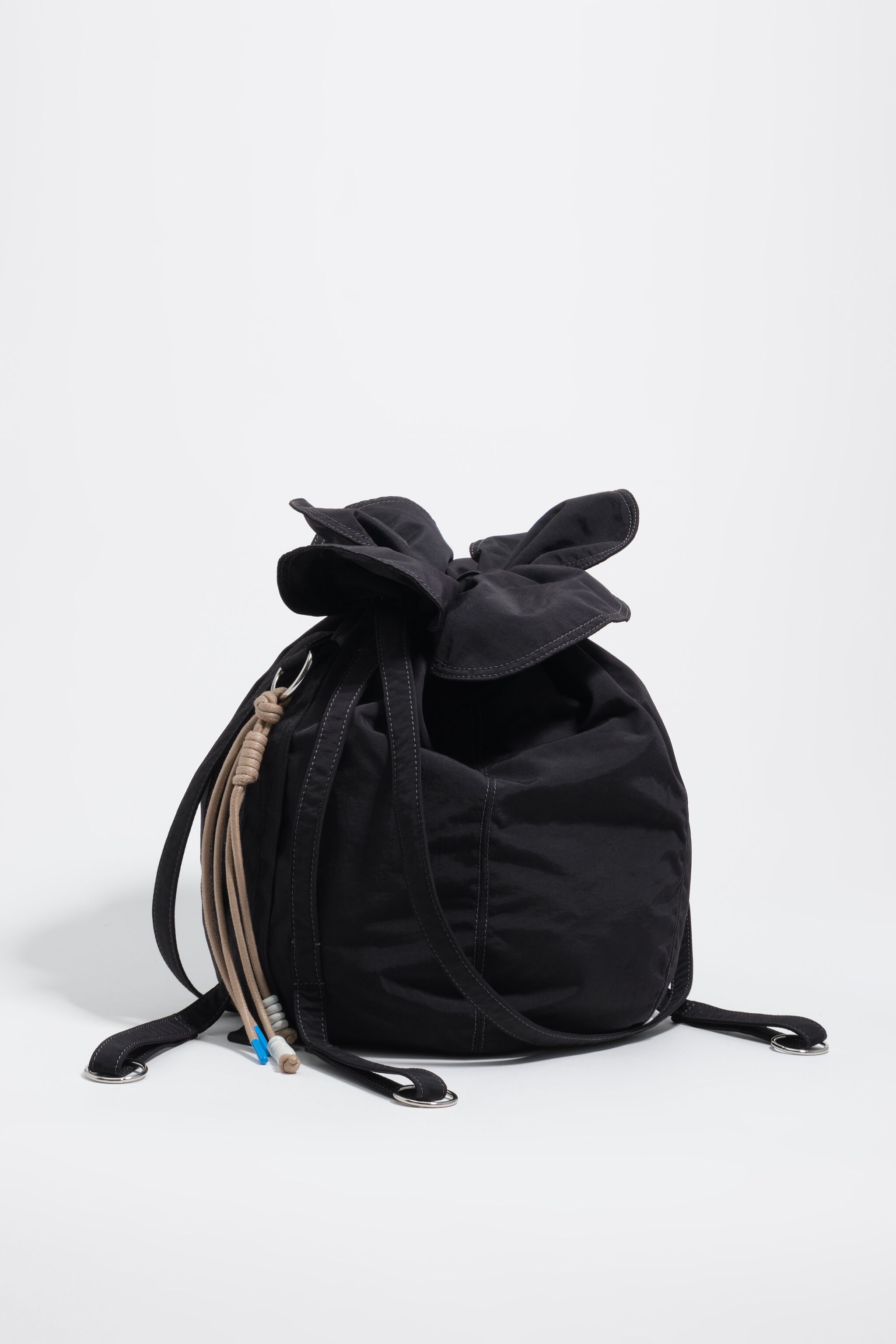 Bolso grande Pétalo tejido negro