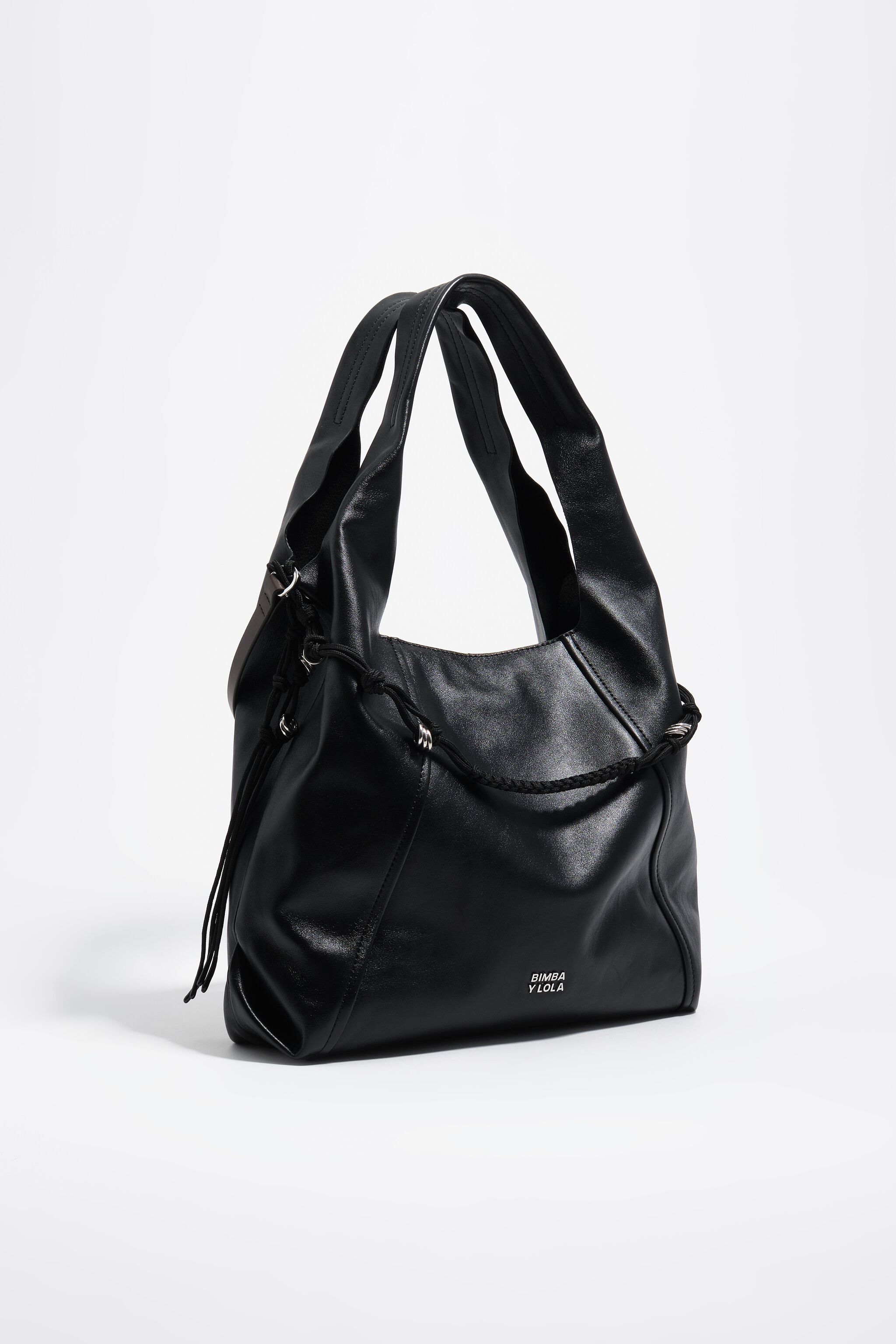 Bolso de hombro de cuero negro grande