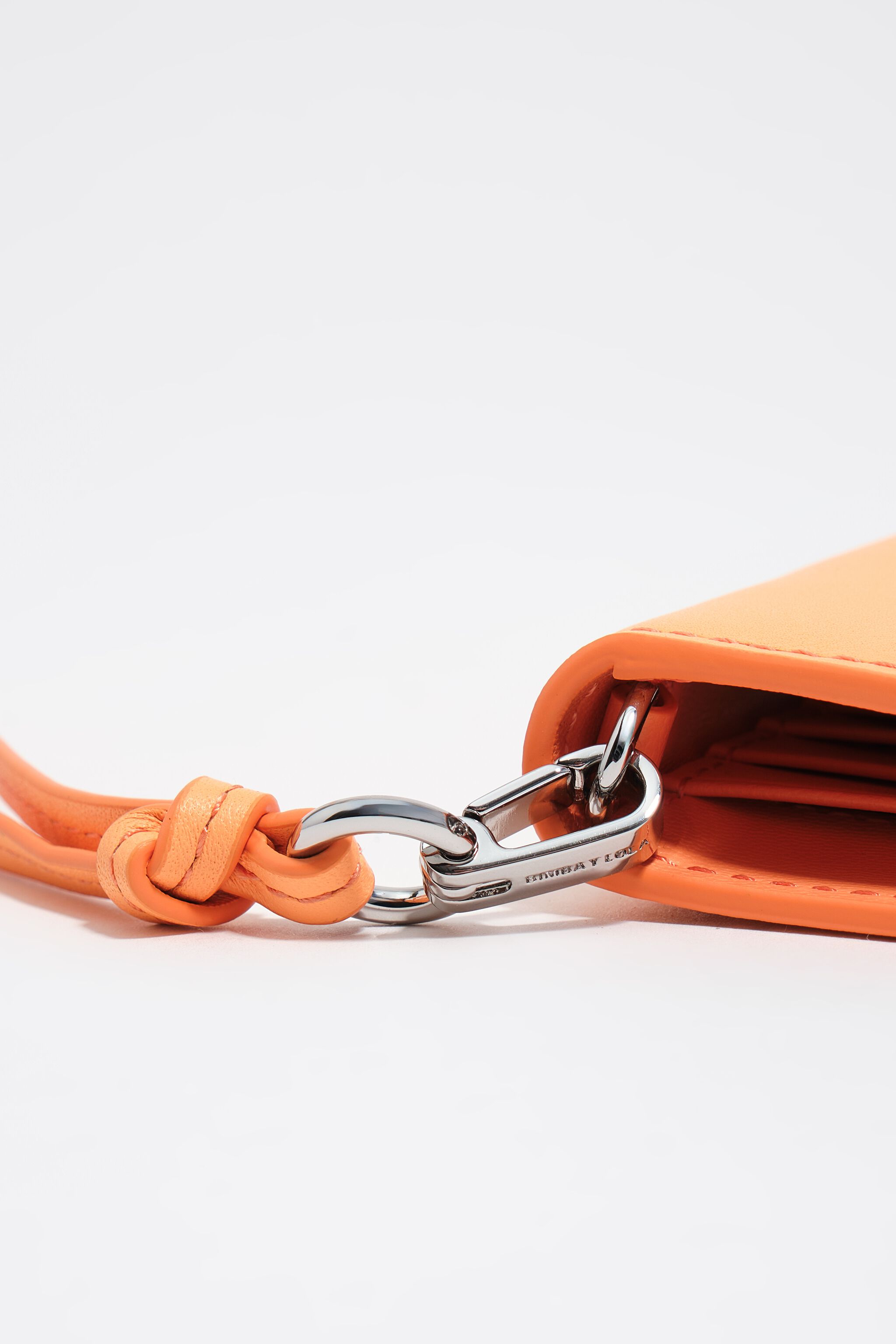 Funda de pasaporte de cuero con sorbete naranja