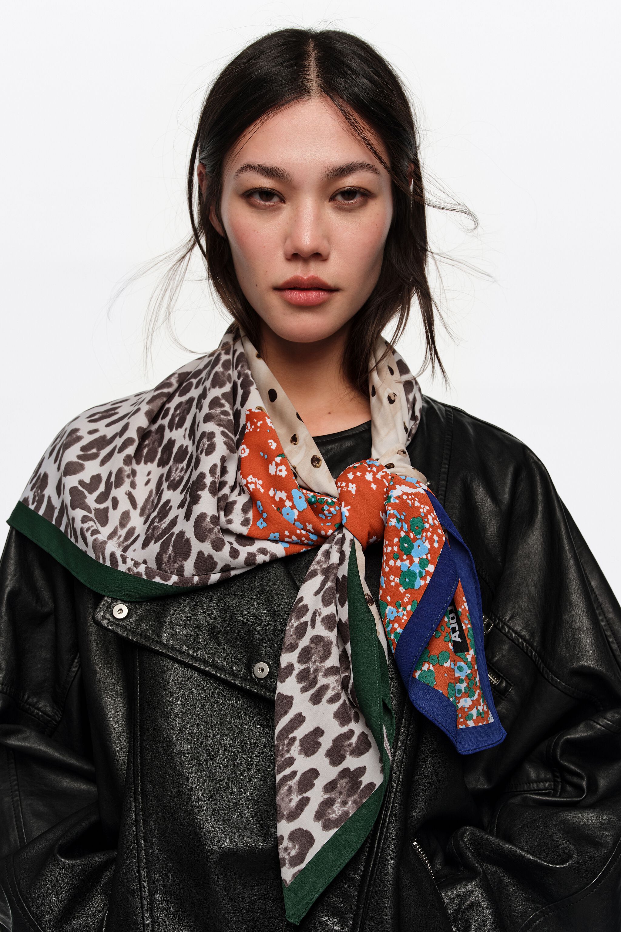Pashmina de tono naranja oscuro con parches