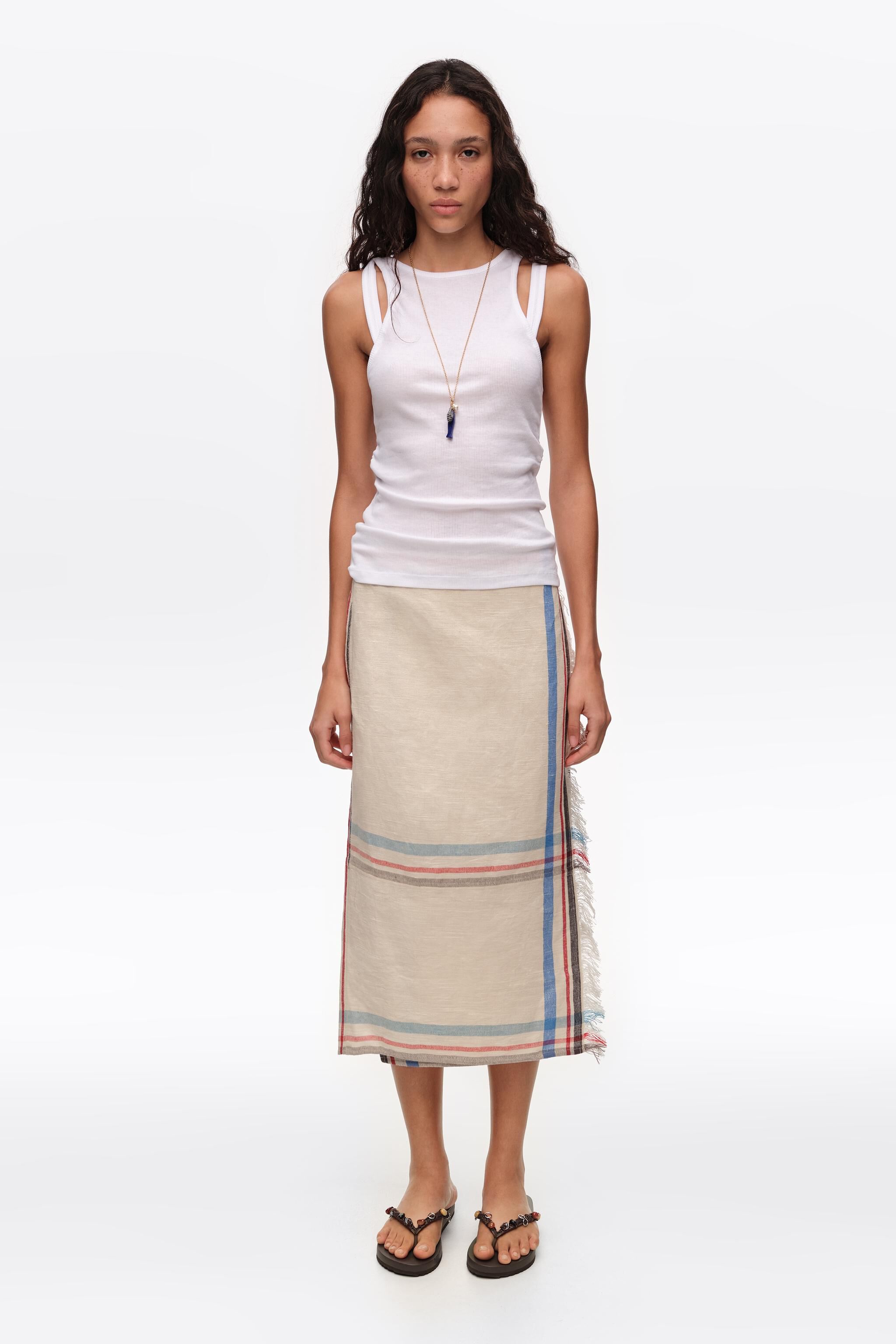 Falda midi recta de lino con rayas ecru