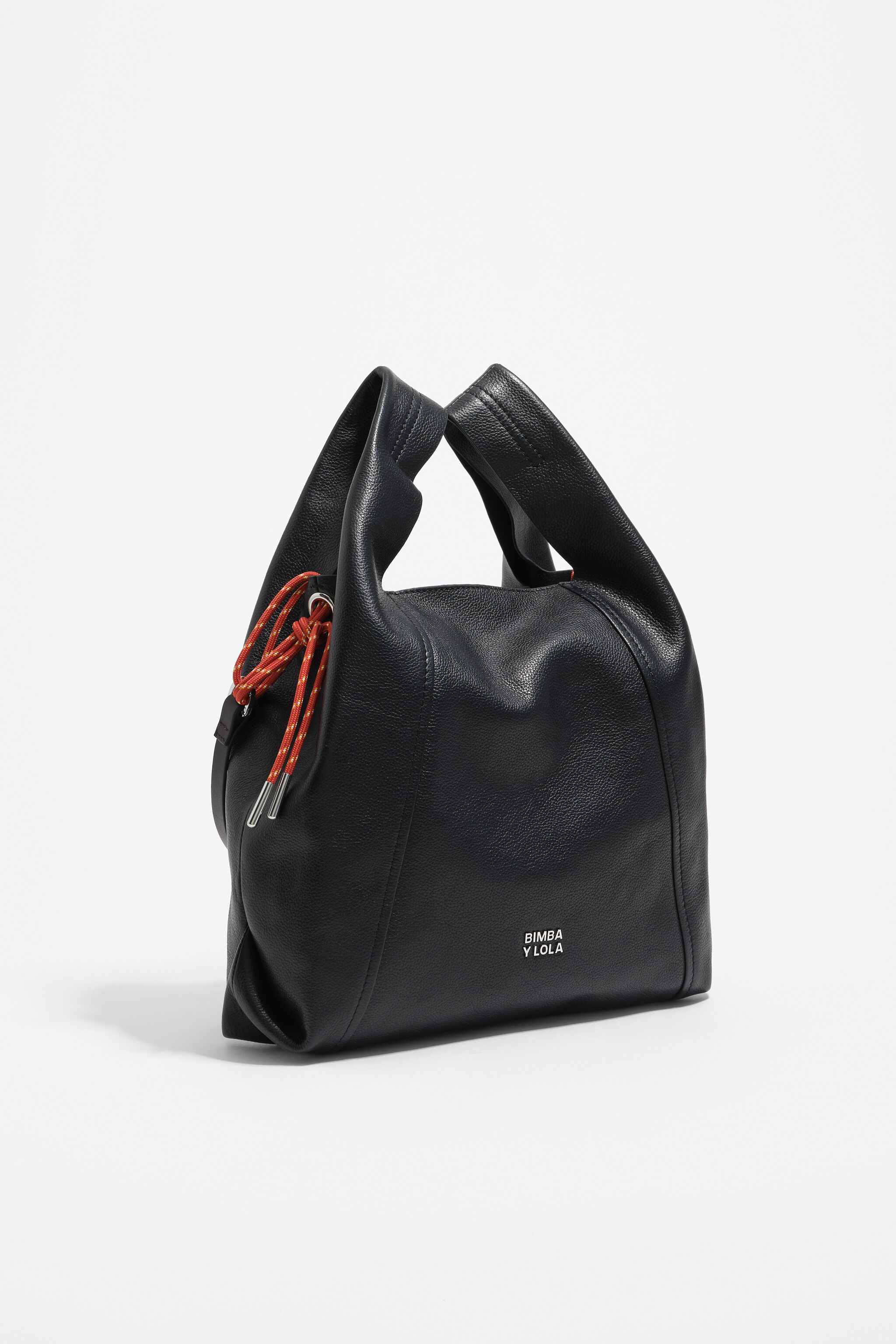 Bolso de papel de cuero negro mediano