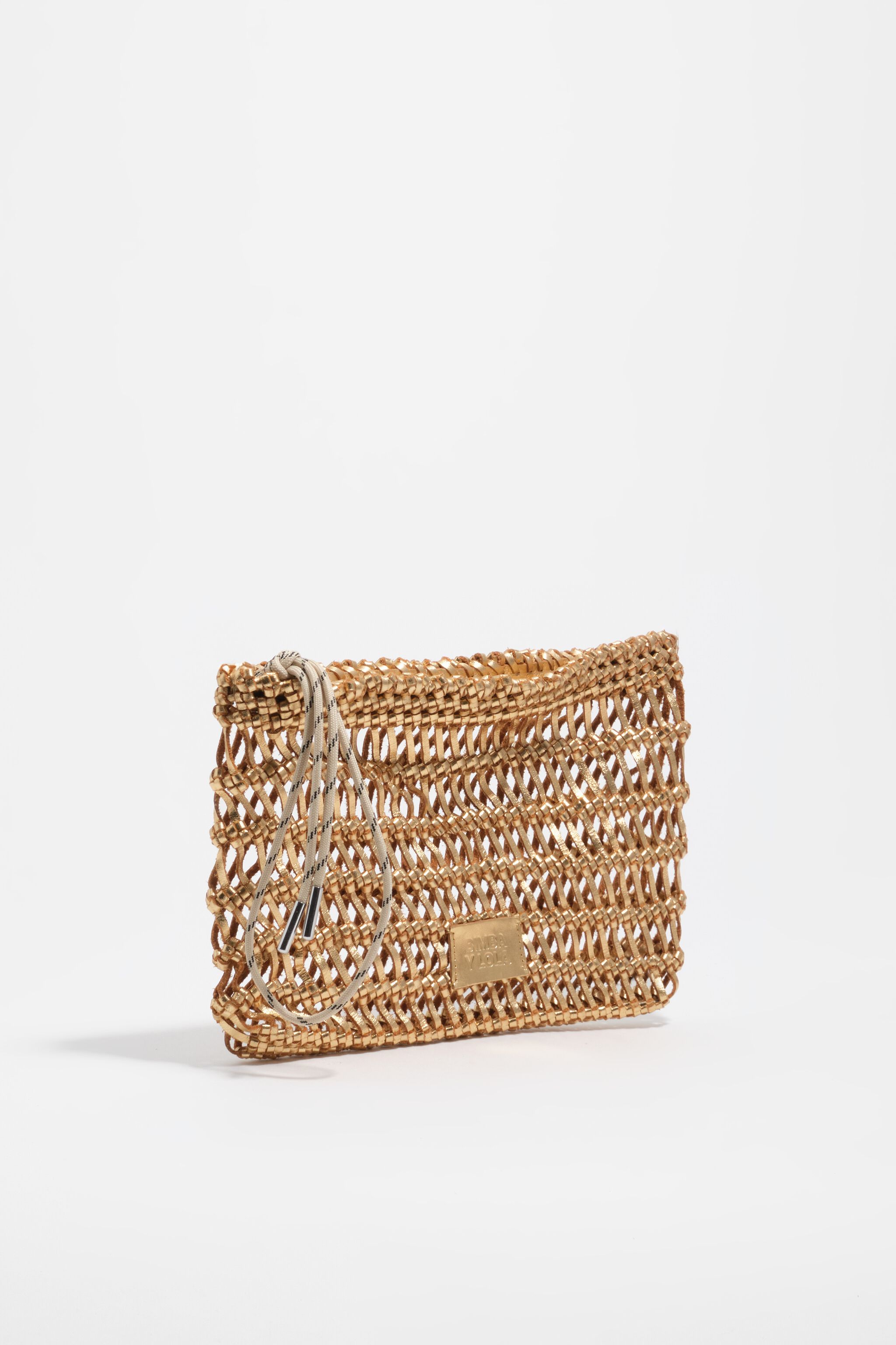Bolso de cuero trenzado dorado