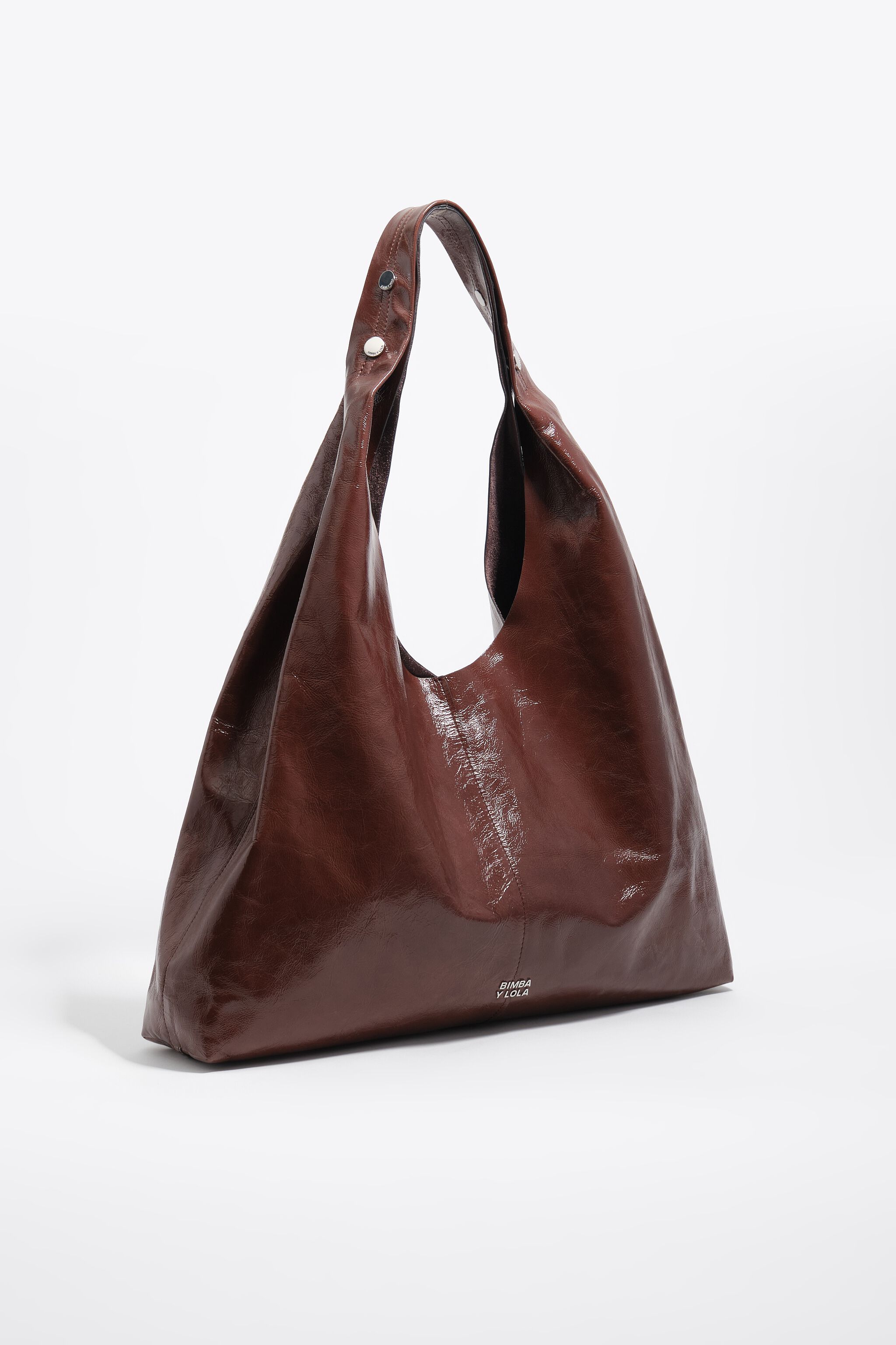 Mochila maxi de cuero brillante estilo bolsa de papel