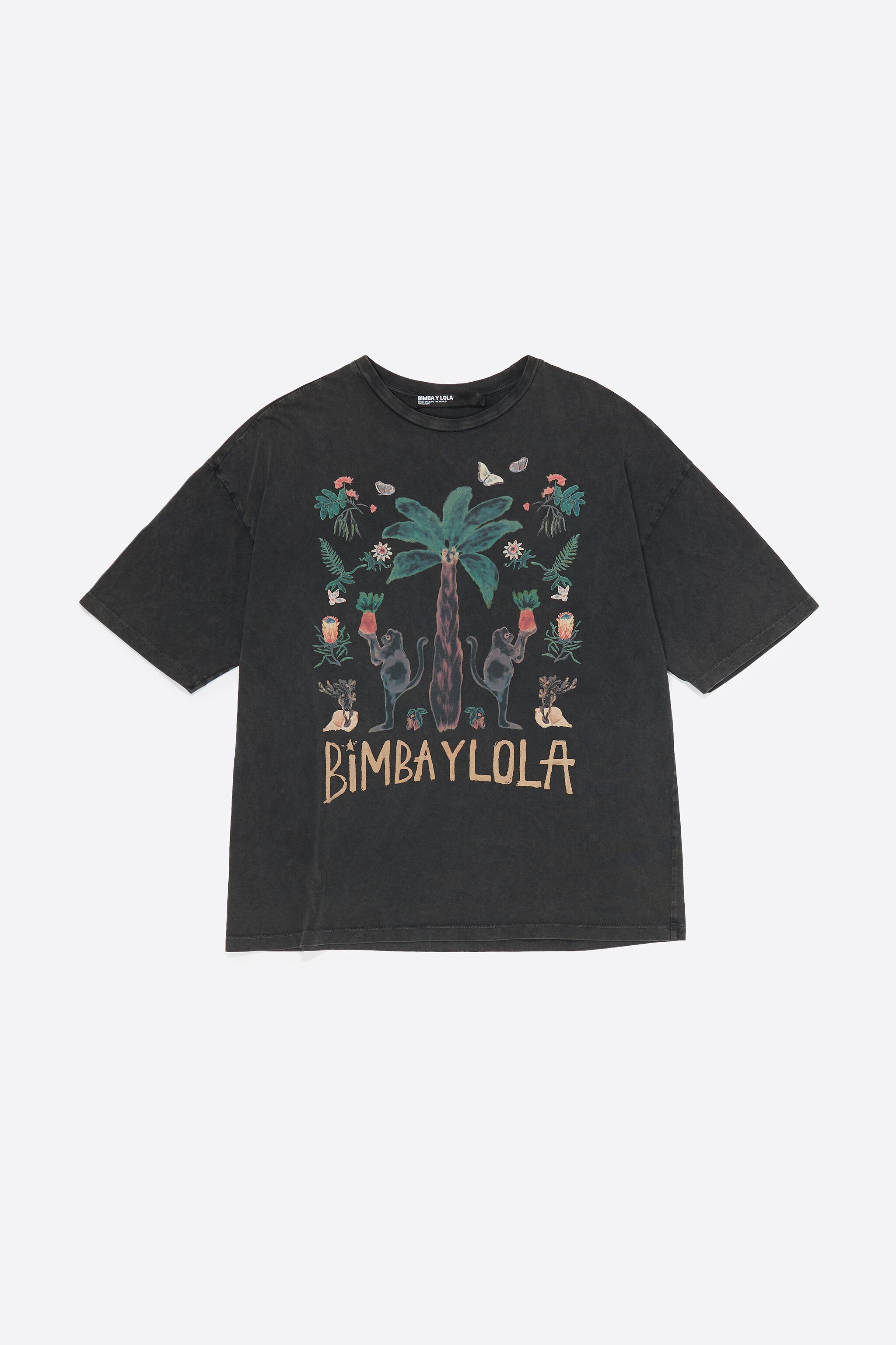 Camiseta con logo de selva en negro desvanecido
