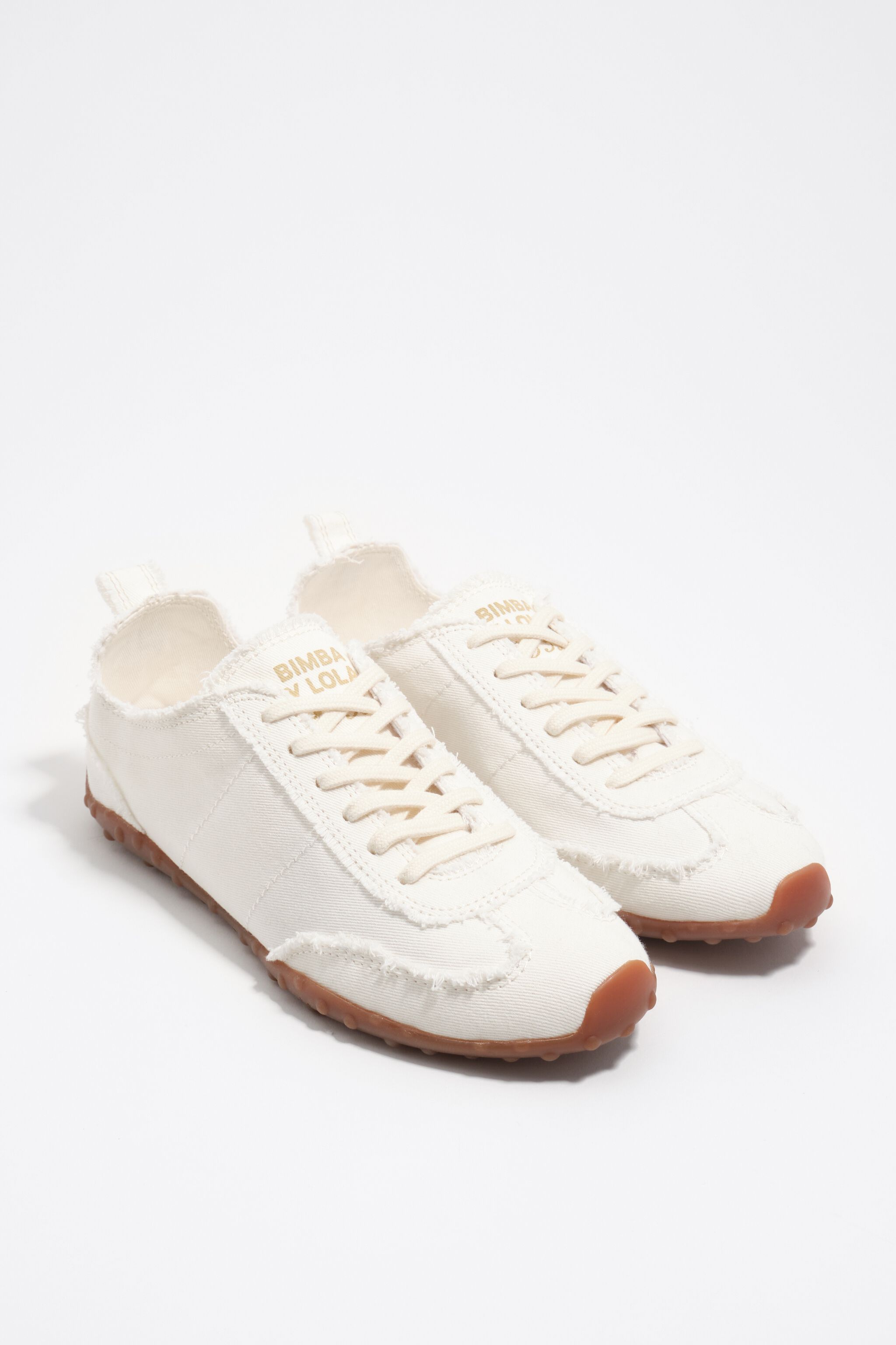 Zapatilla de tela blanca 13 39