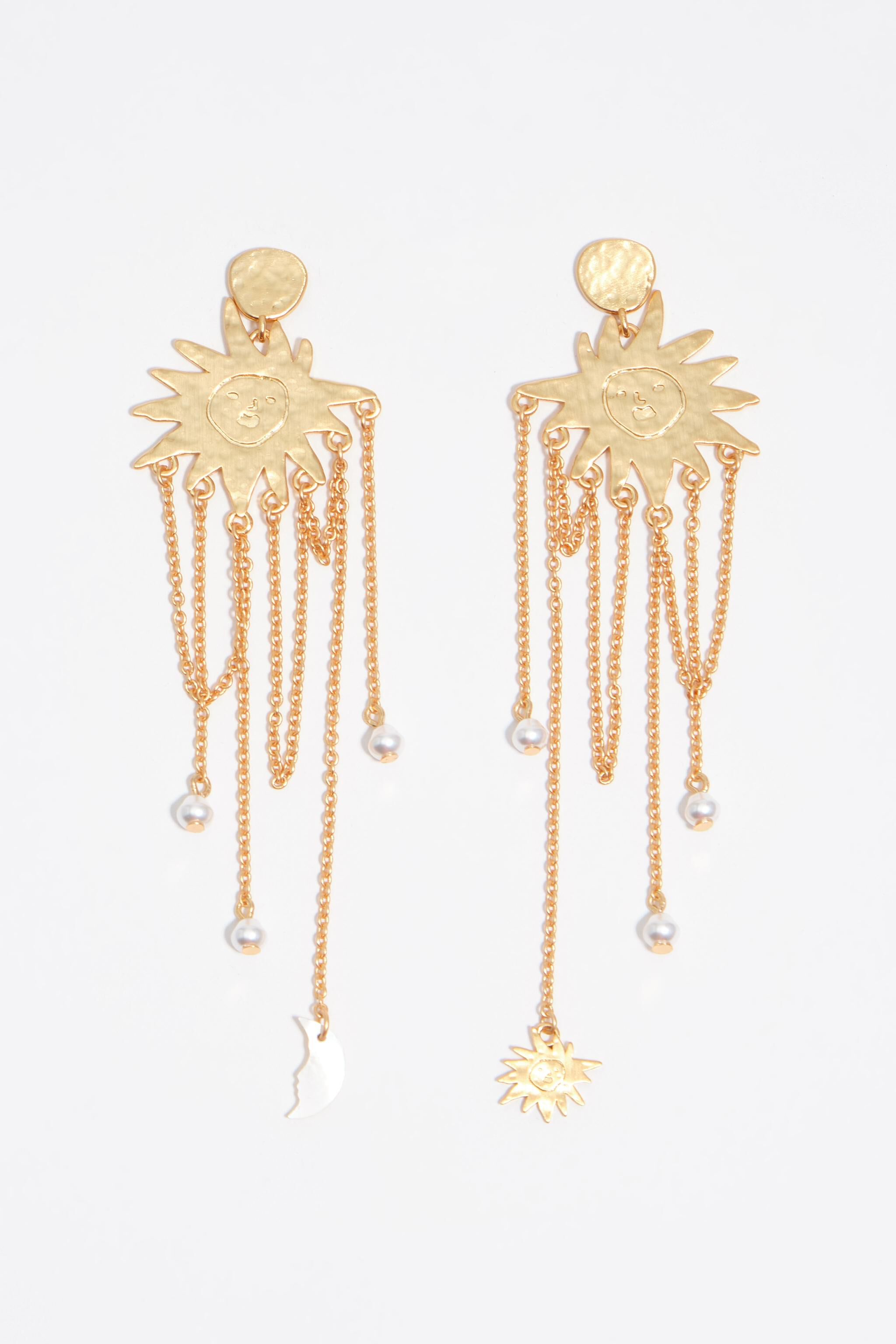 Aretes de sol con cadenas de oro cepillado