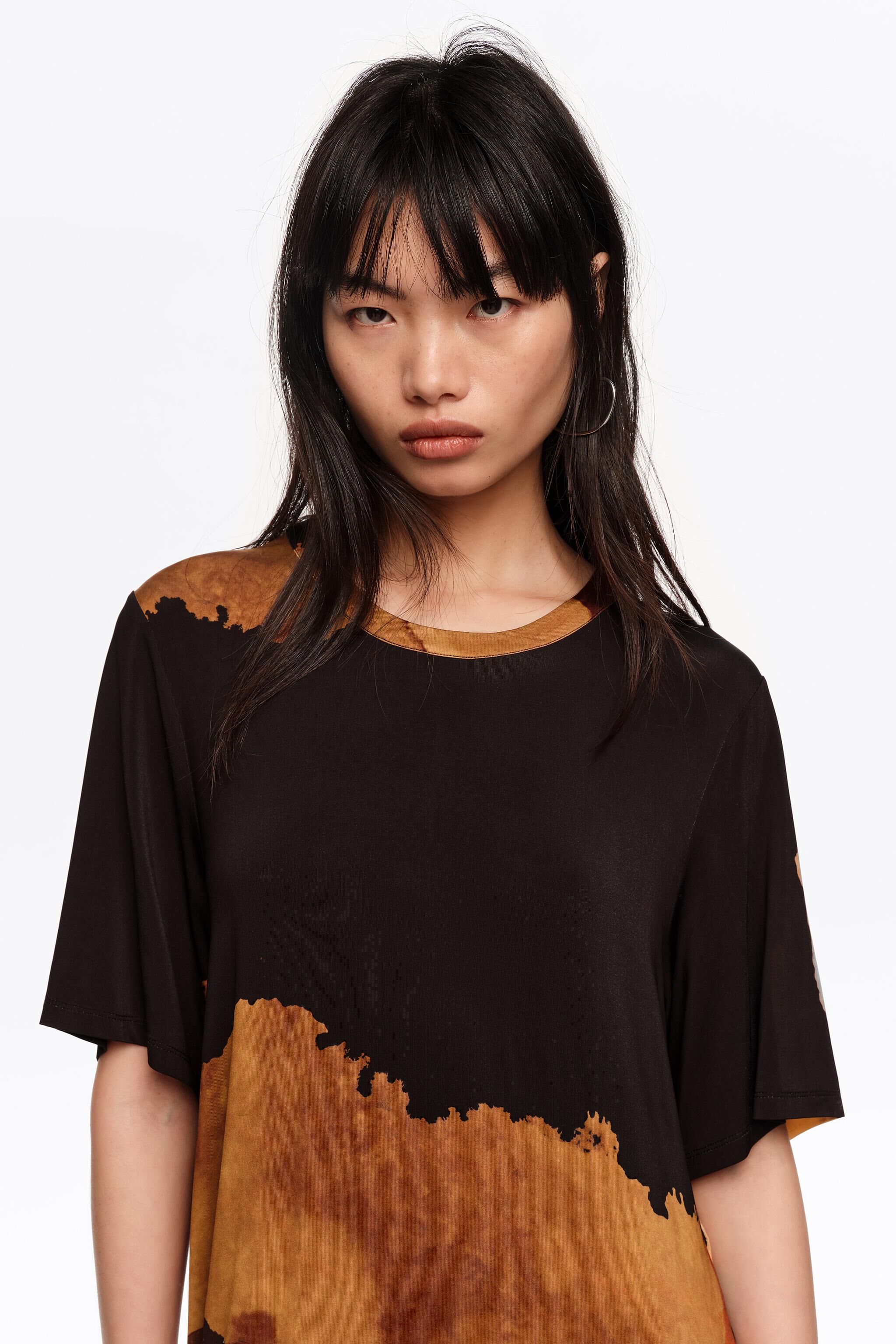 Vestido de camiseta midi negro fluido