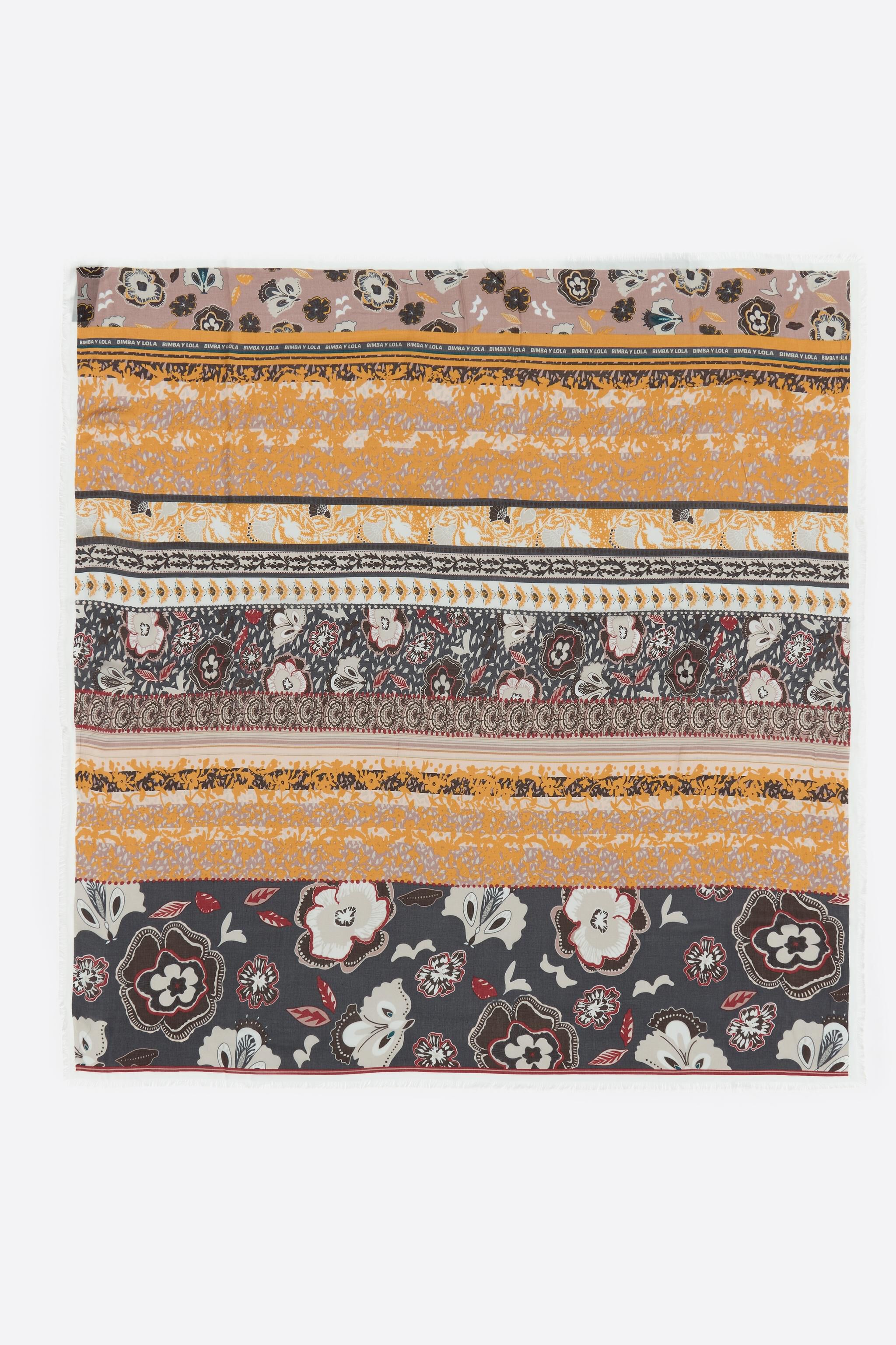Chal de grafito con estampado de rayas y motivos paisley y florales