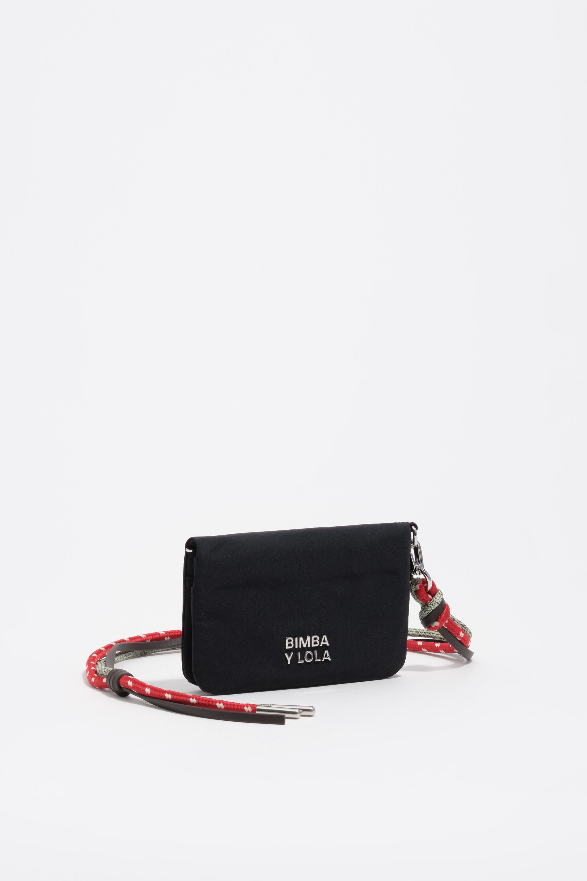 Billetera de nylon negra pequeña