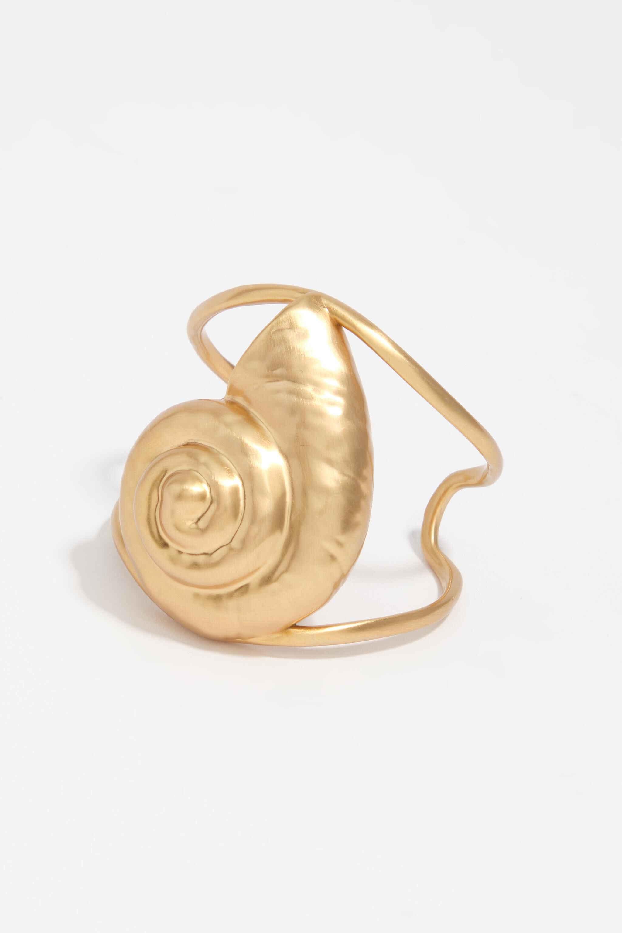 Pulsera de concha de oro envejecido