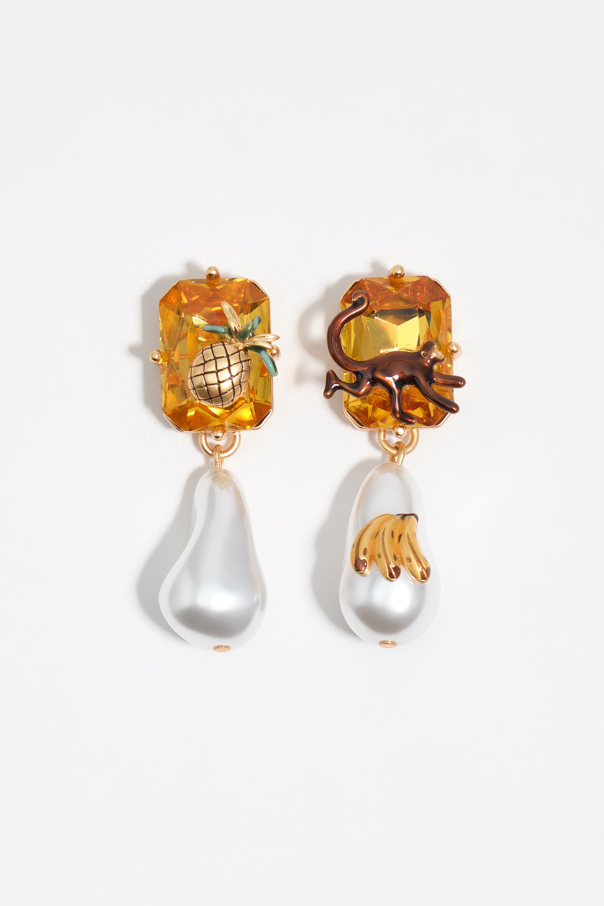 Aretes de topacio cristal y perla con mono, piña y plátano