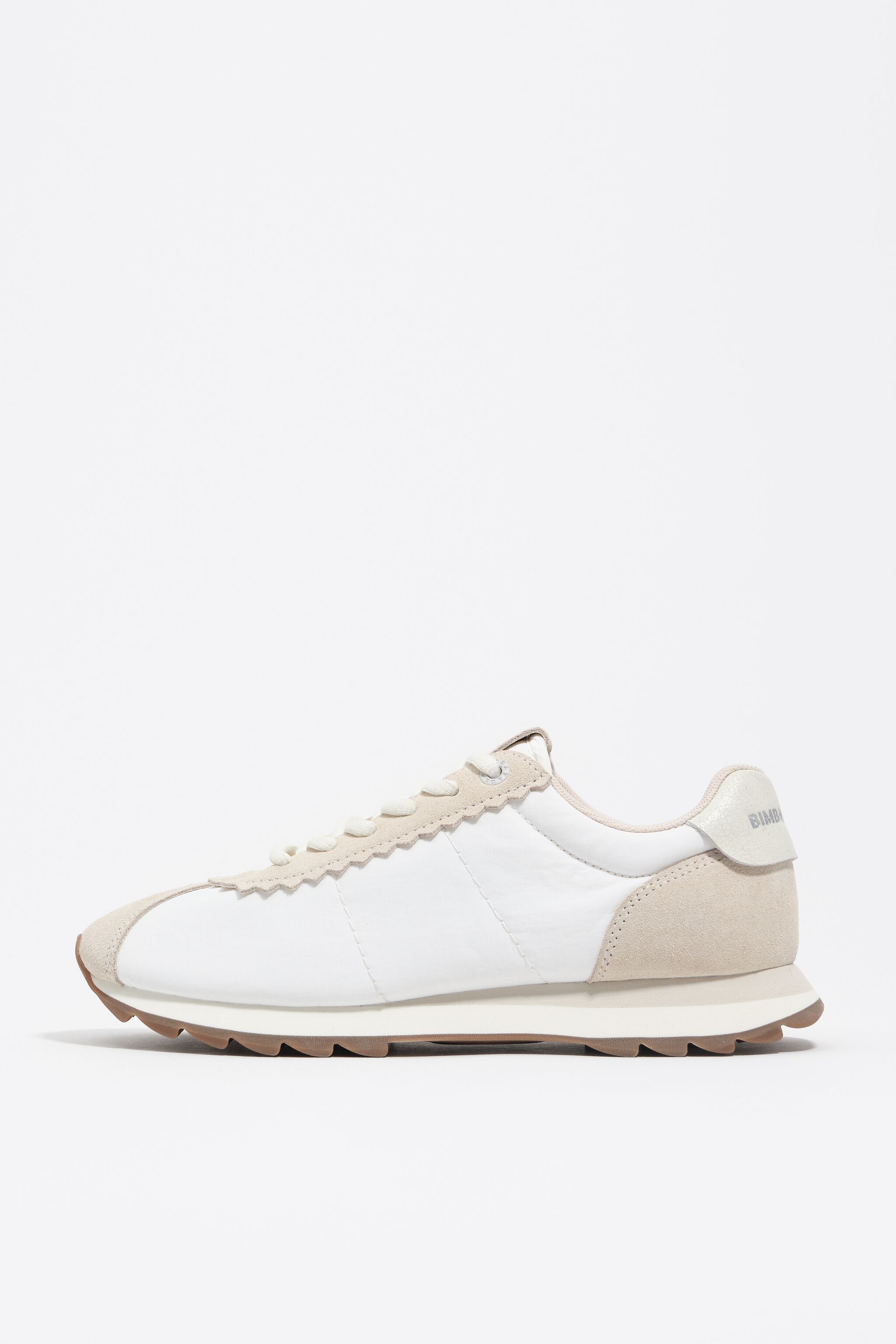 Zapatilla retro blanca de ante y nailon 13 18