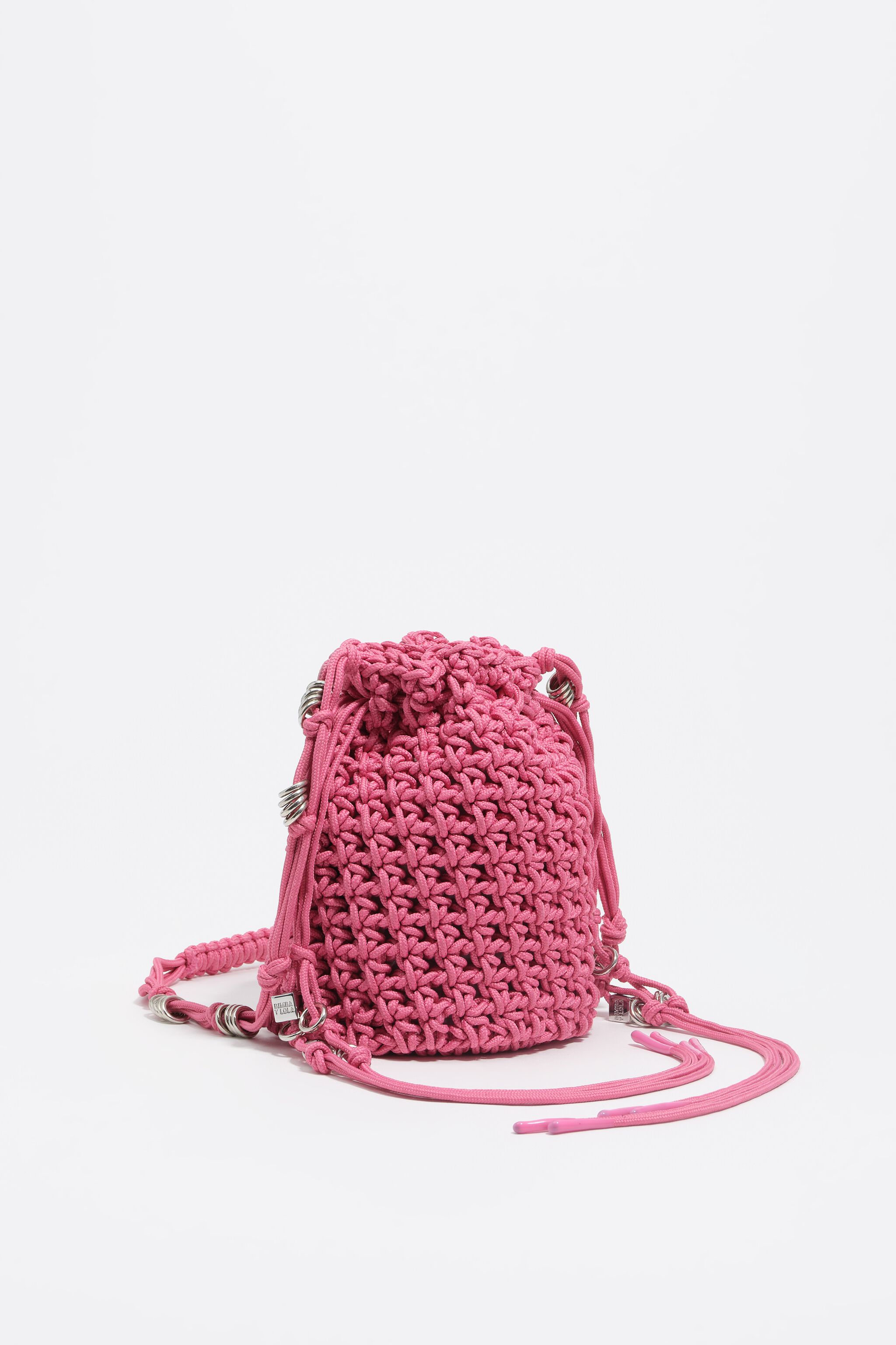Minibolso tejido a mano de color rosa oscuro