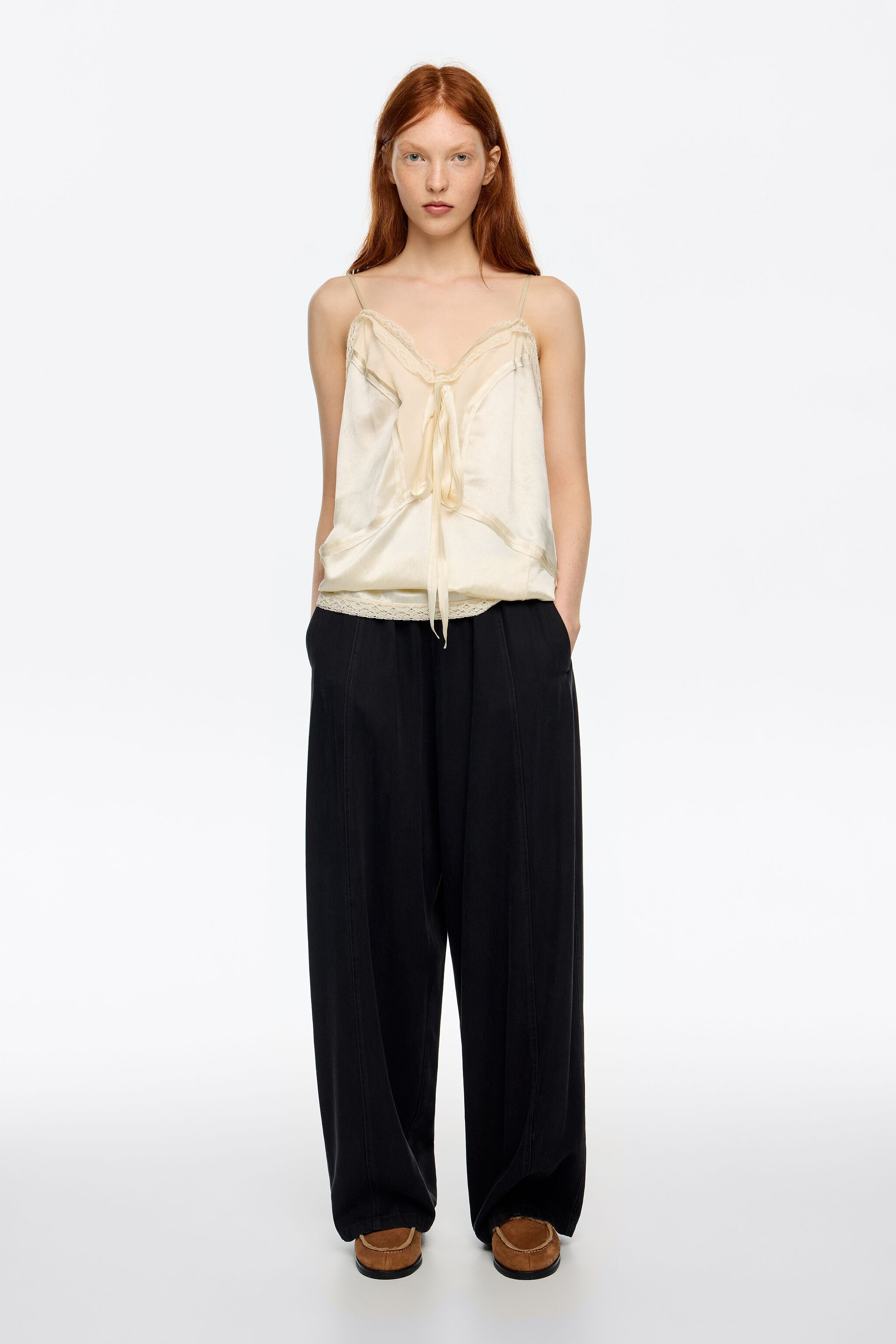 Pantalones anchos de corte fluido en negro lavado