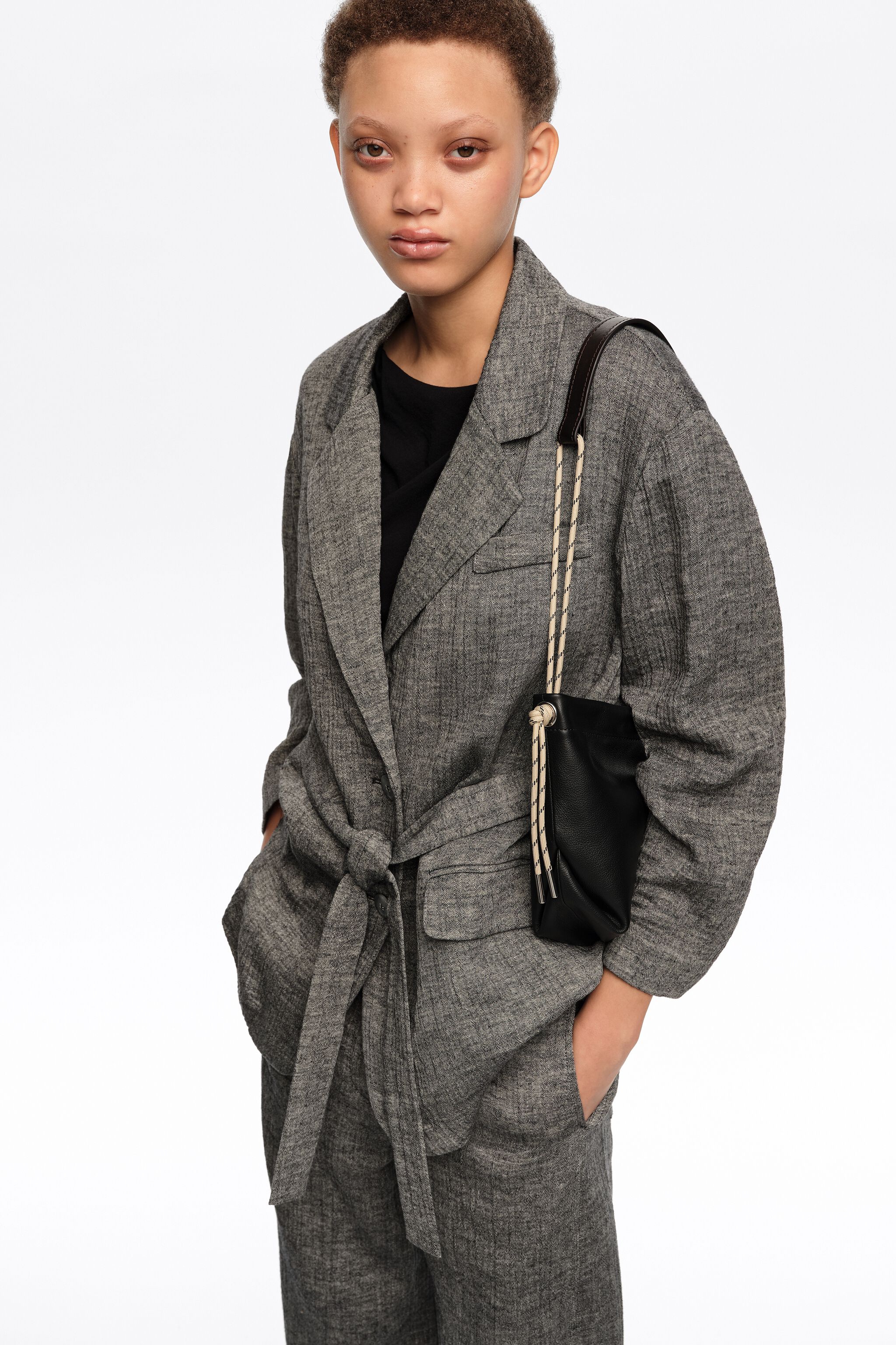 Chaqueta entallada de lino y algodón gris
