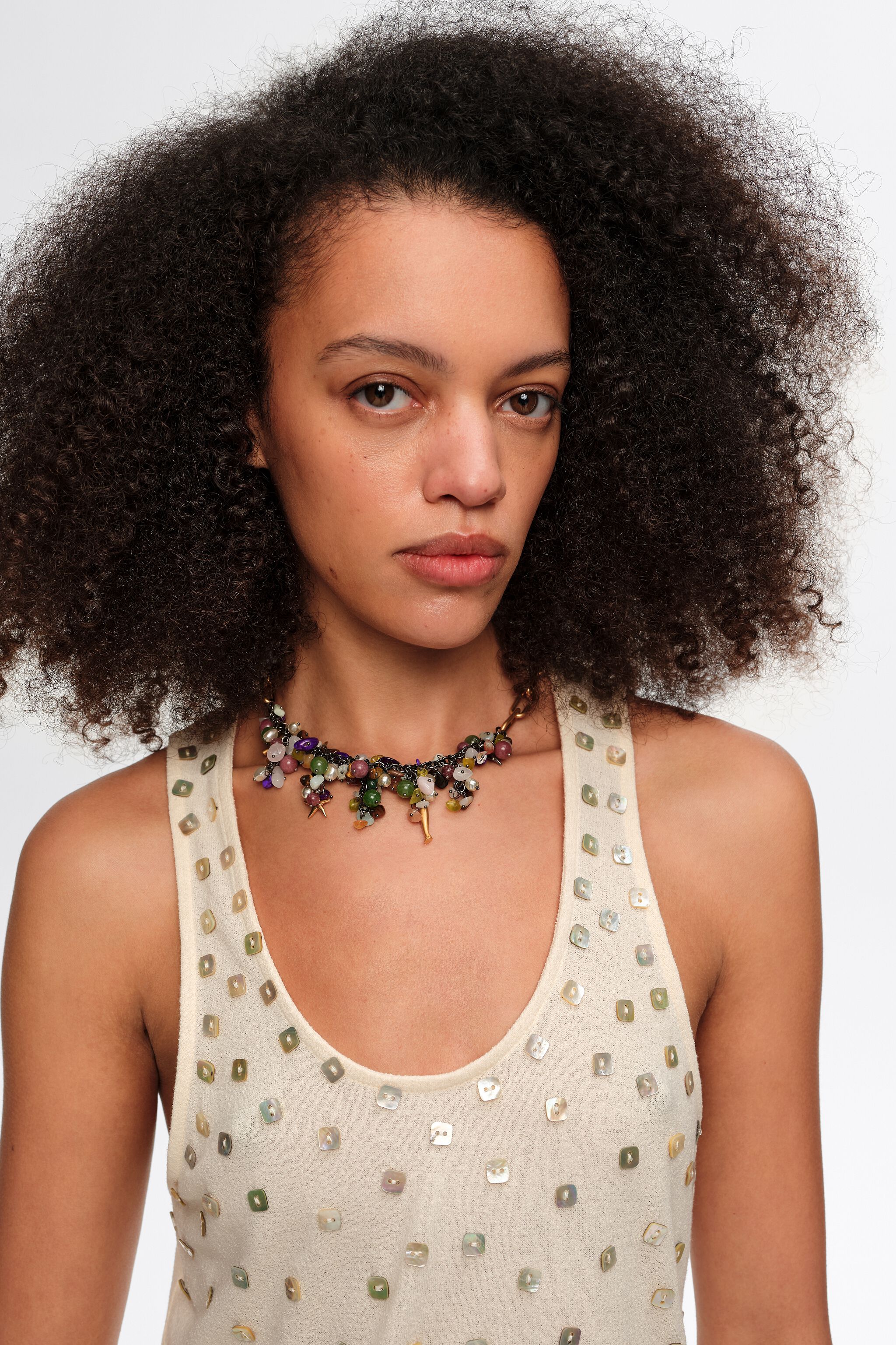 Collar de oro envejecido con piedras y pez