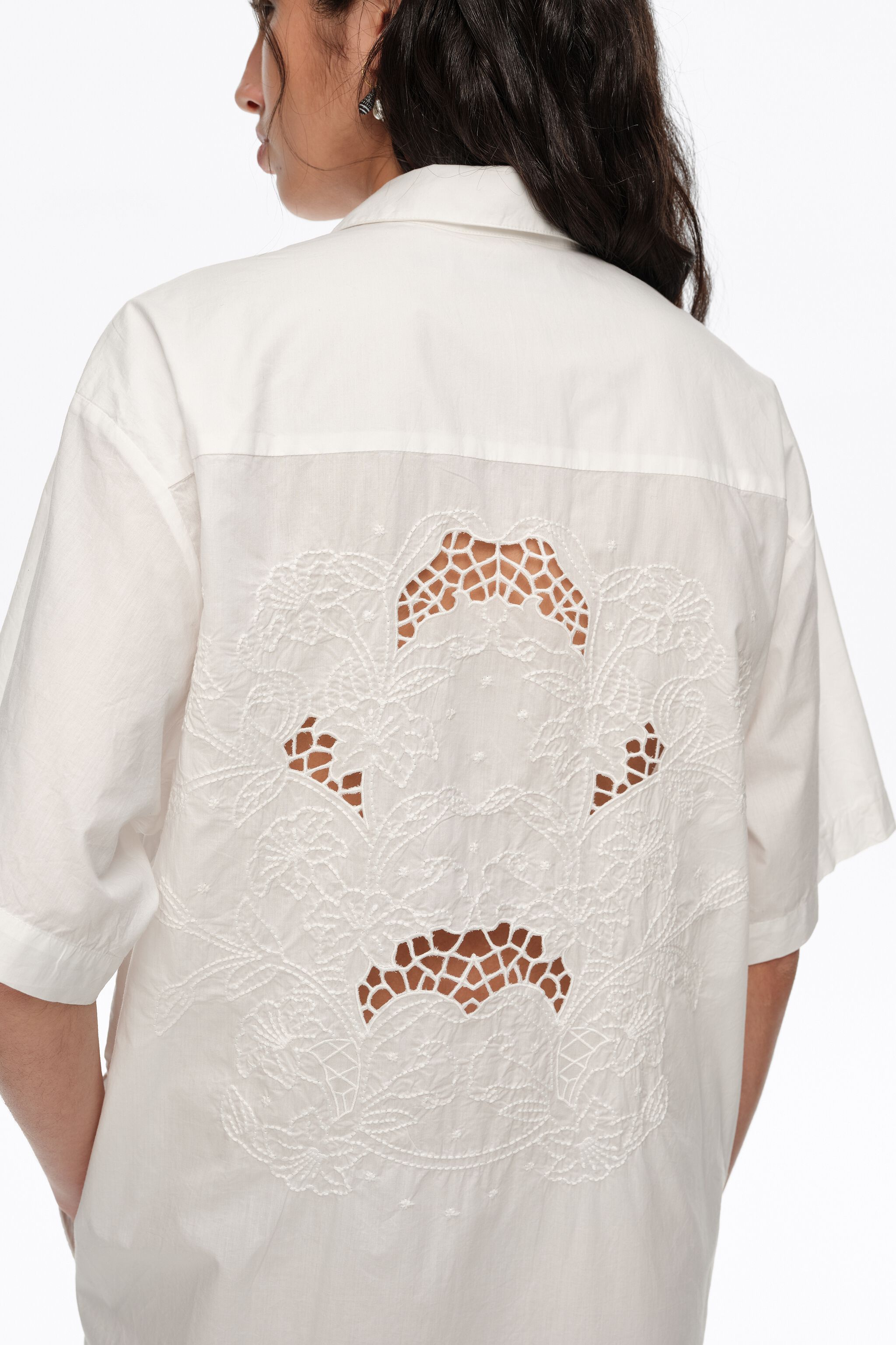 Vestido camisa de algodón blanco con bordado