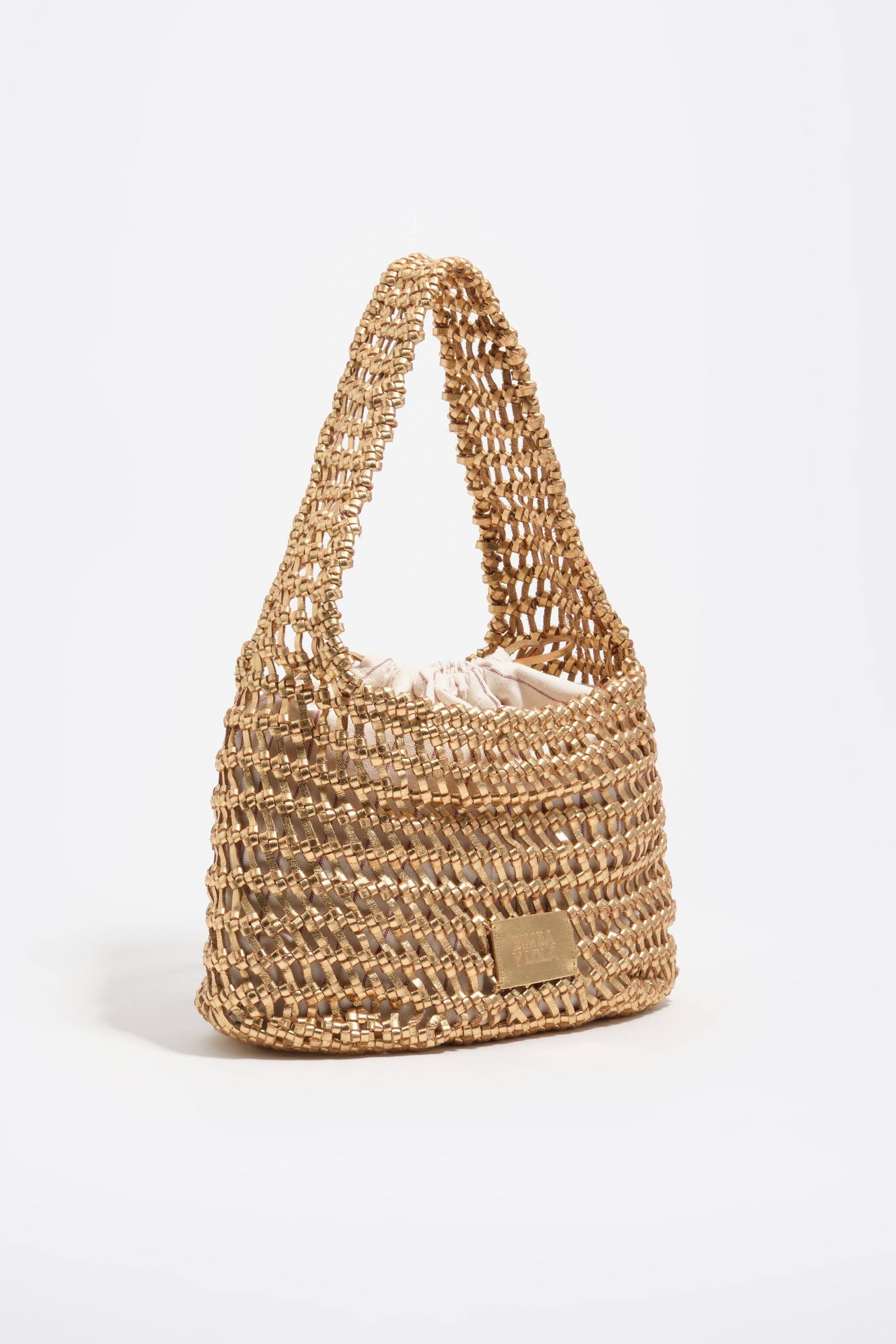 Bolso mediano trenzado de cuero dorado